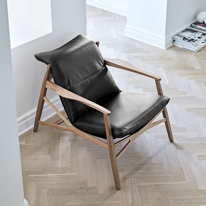 Link loungestol, Skinn Tärnsjö mørkebrun, naturlig oljet eik, sort canvas Stolab
