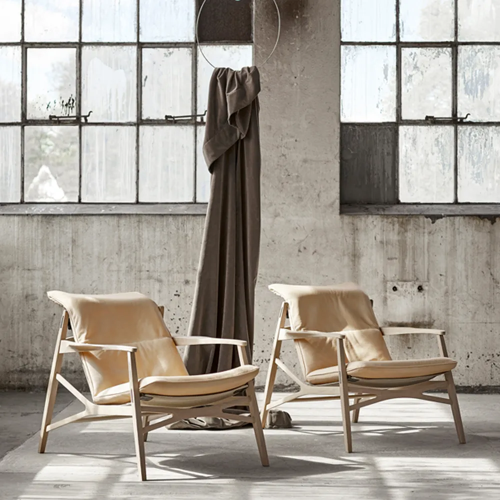 Link loungestol, Skinn Tärnsjö mørkebrun, naturlig oljet eik, sort canvas Stolab