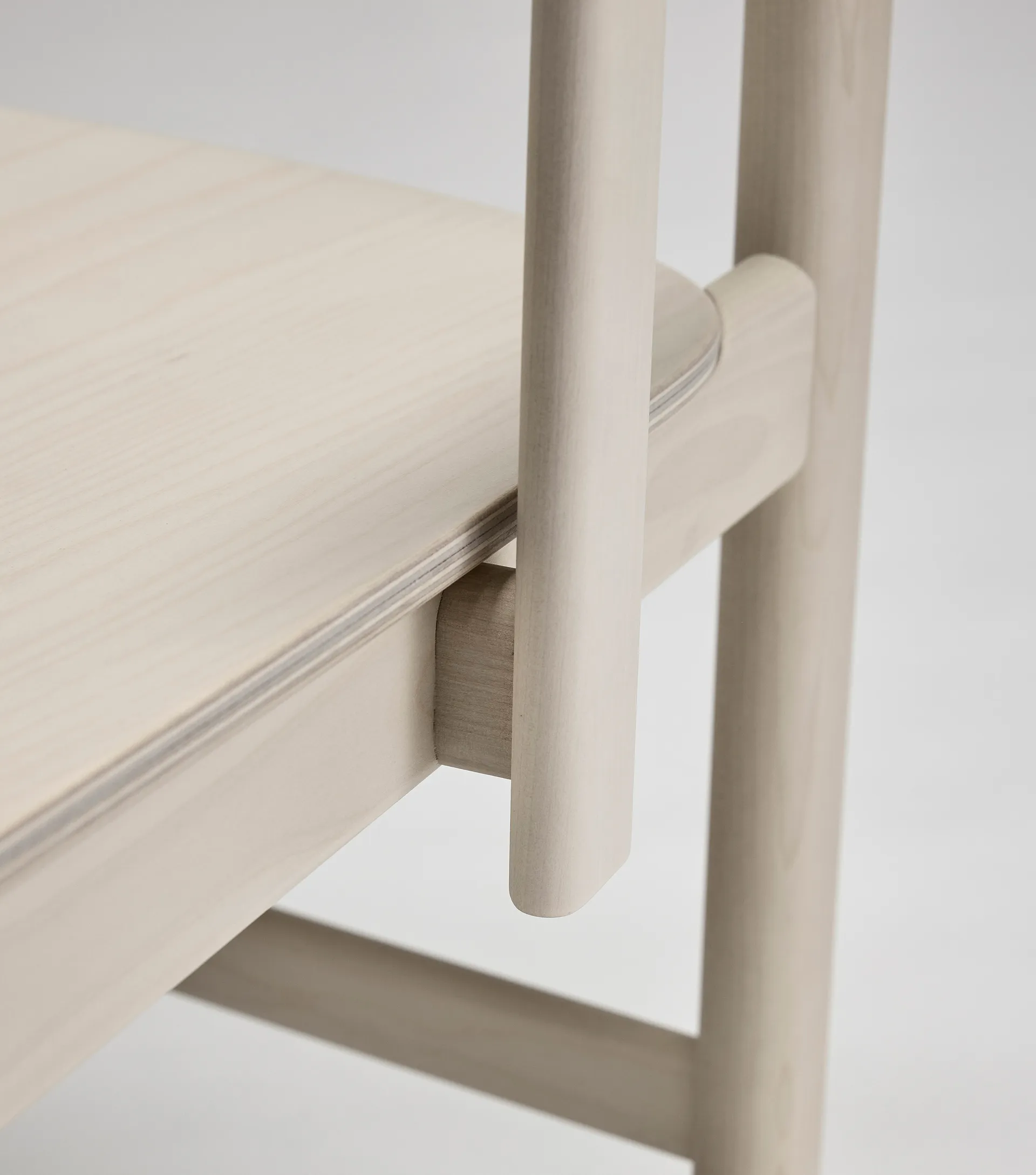 Pal armstol, Bjørk lys mattlakk Stolab