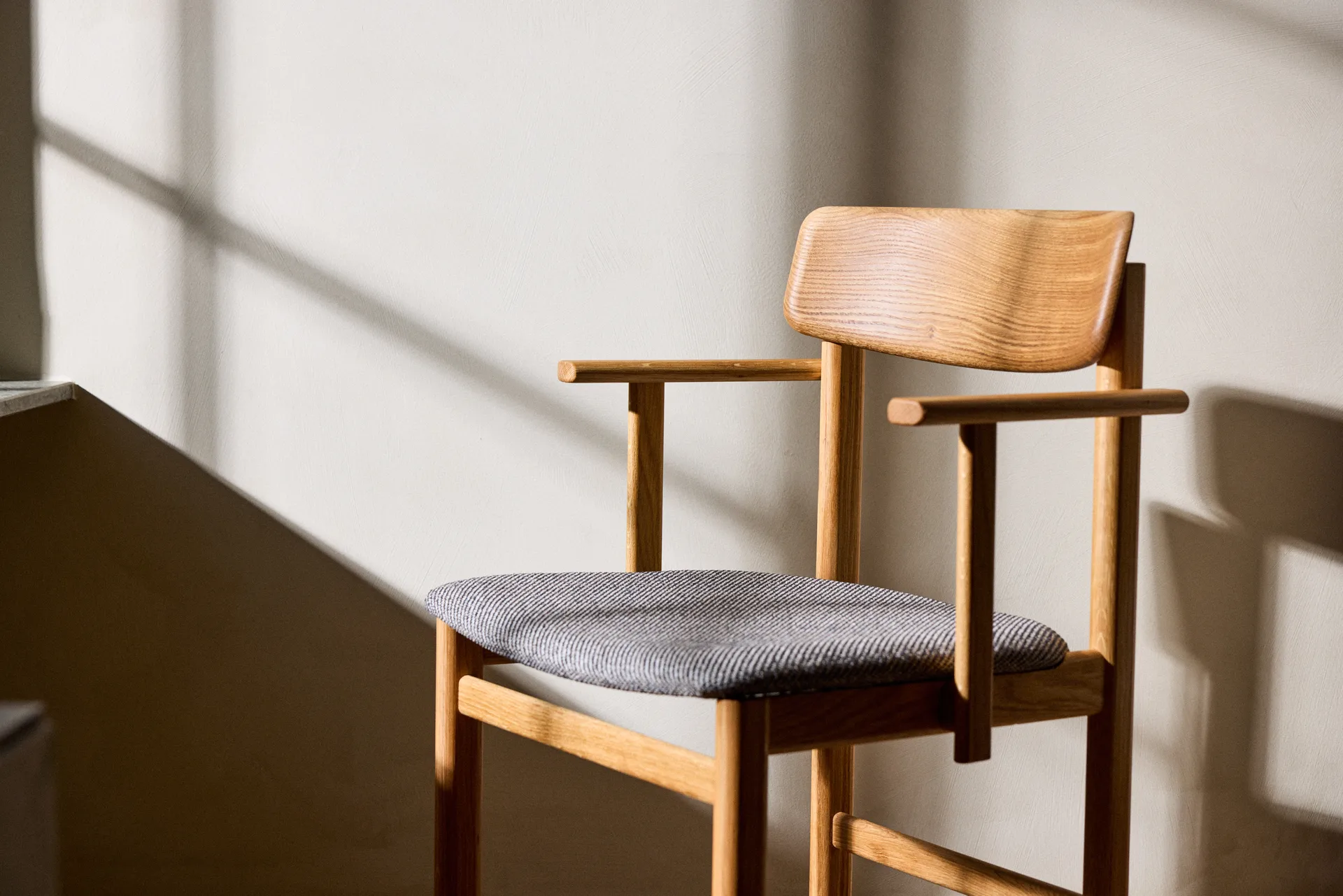 Pal armstol, Eik naturlig olje-Tornado V3576 Stolab