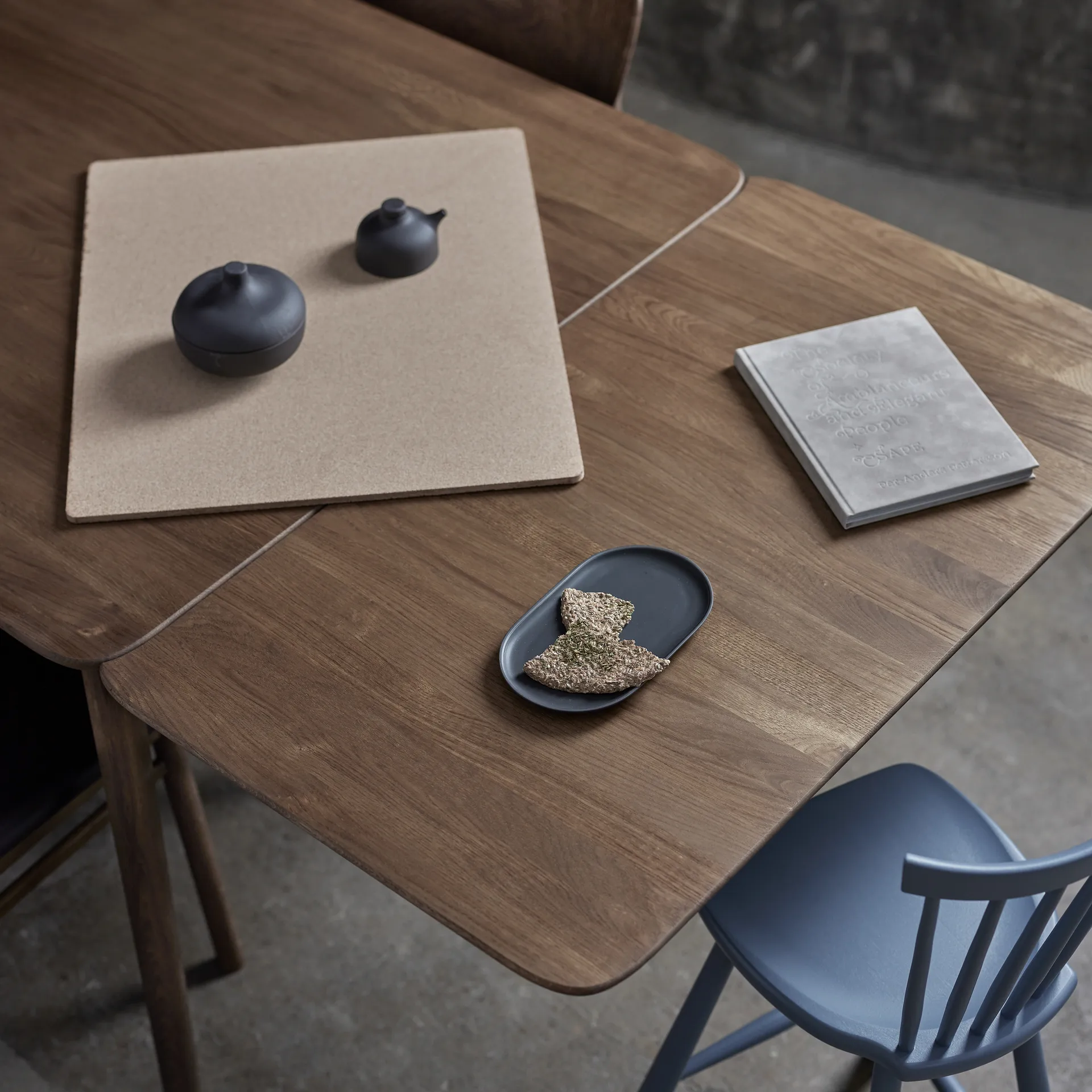 Prima Vista bord, Smoked oak 120 x 90 cm inkl. 1 ilegg Stolab