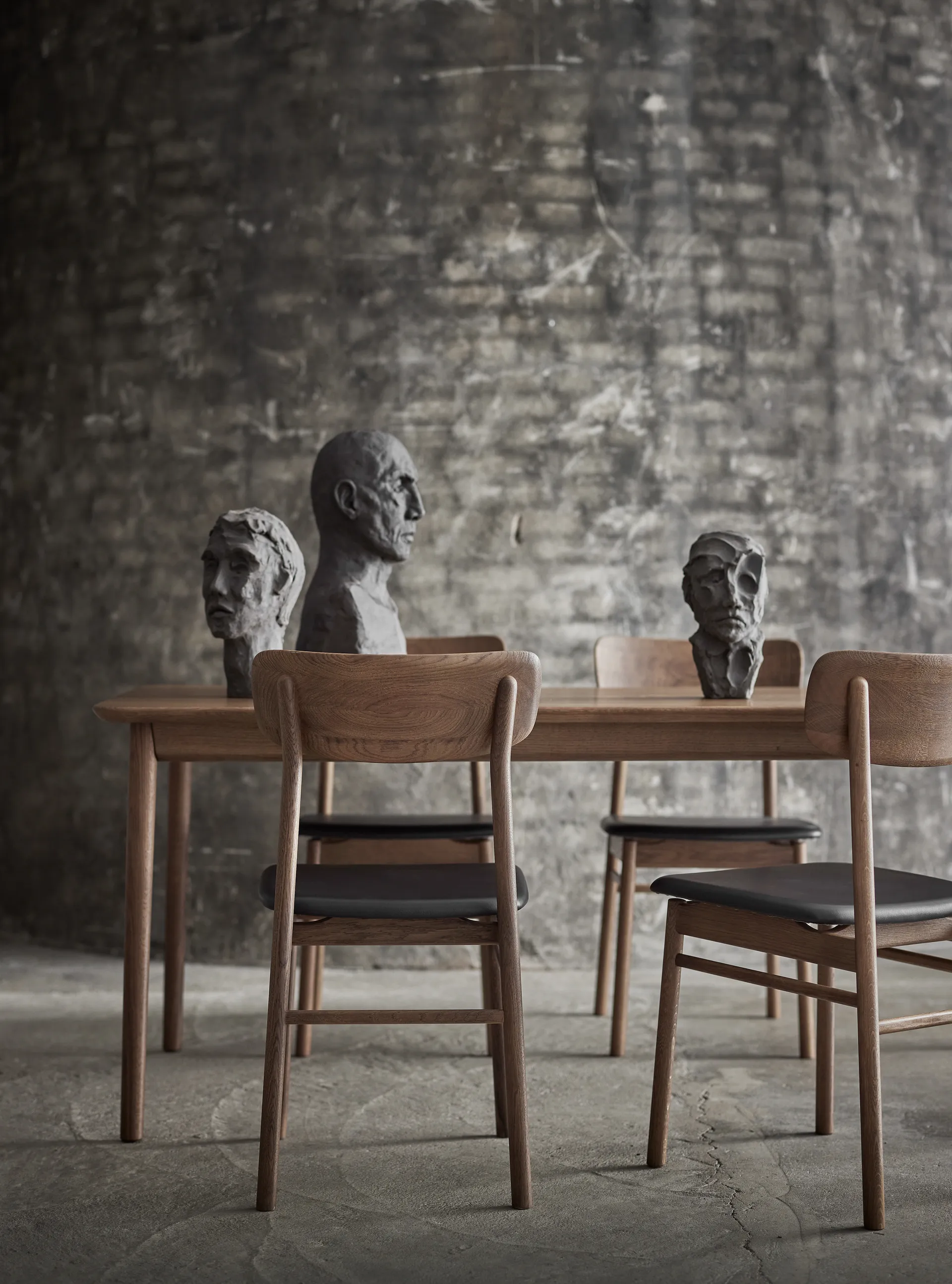 Prima Vista stol eik, Smoked oak-black leather Stolab