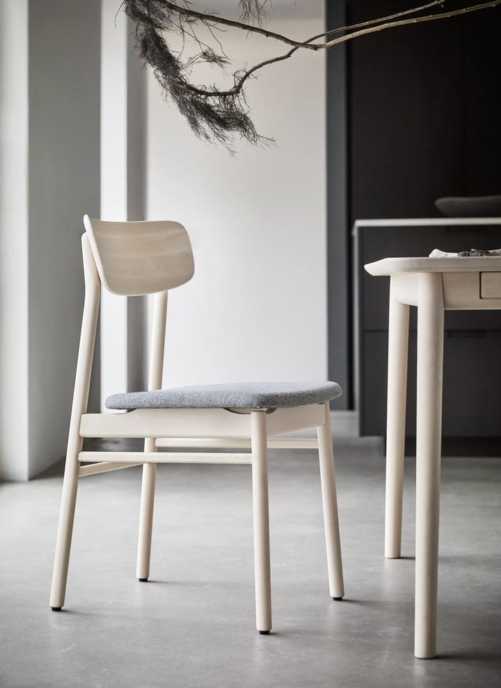 Prima Vista stol hvitoljet bjørk - Tekstil hallingdal 65-130 grå - Stolab