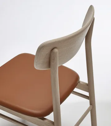 Prima Vista stol hvitoljet eik - Skinn Elmosoft 43807 cognac - Stolab