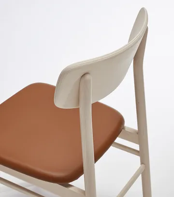 Prima Vista stol - Skinn Elmosoft 43807 cognac-bjørk lys mattlakkert - Stolab