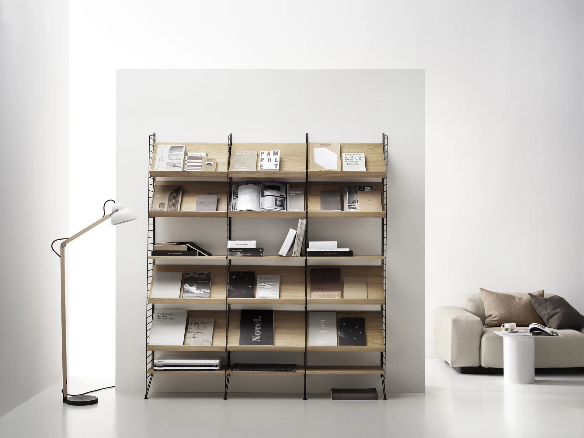 String magasinhylle tre, eik, 58x30 cm String