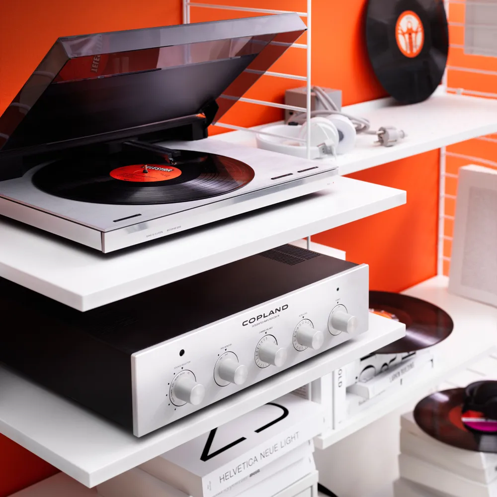 String mediahylle, hvit, 58x47 cm String