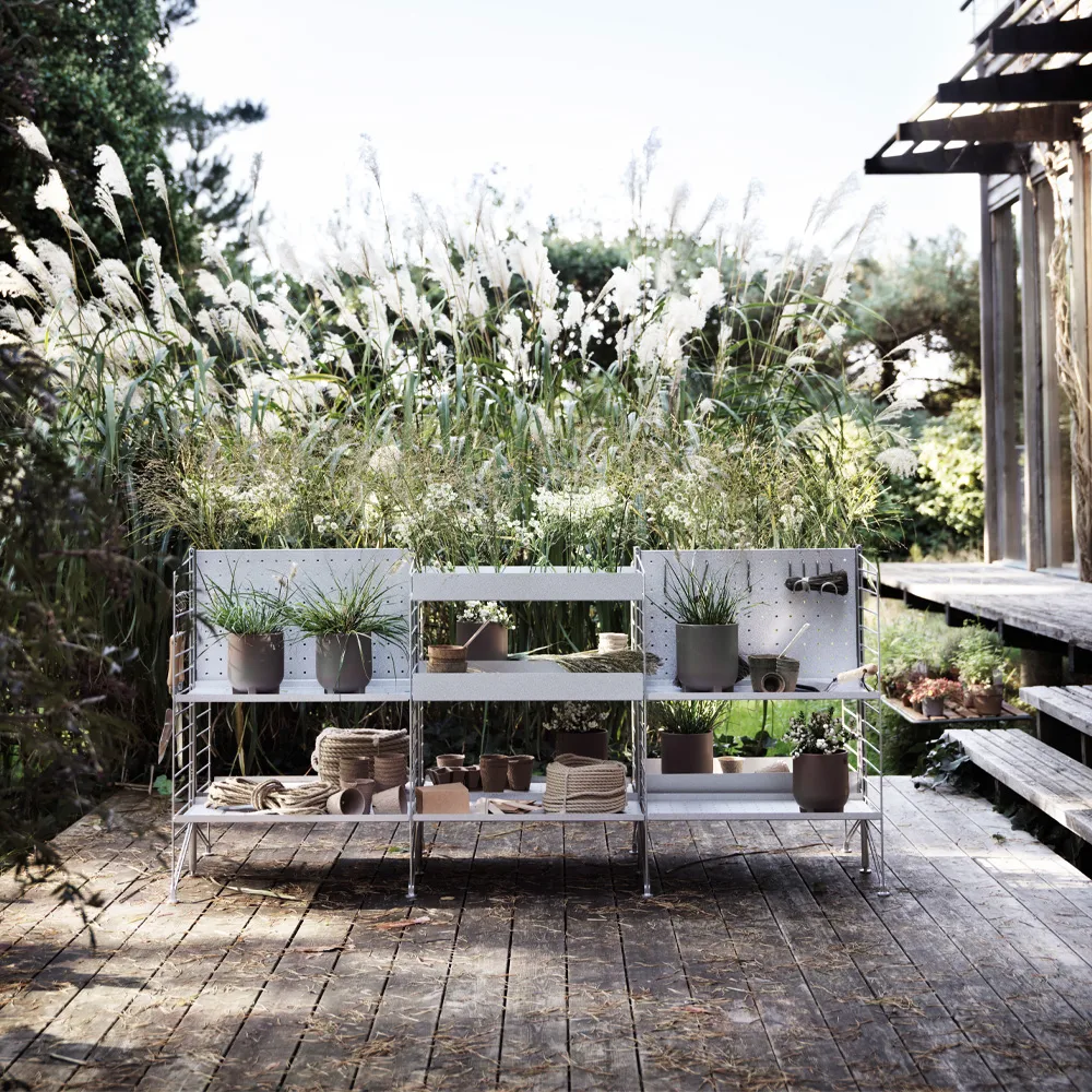 String Outdoor Frittstående panel, galvanisert String