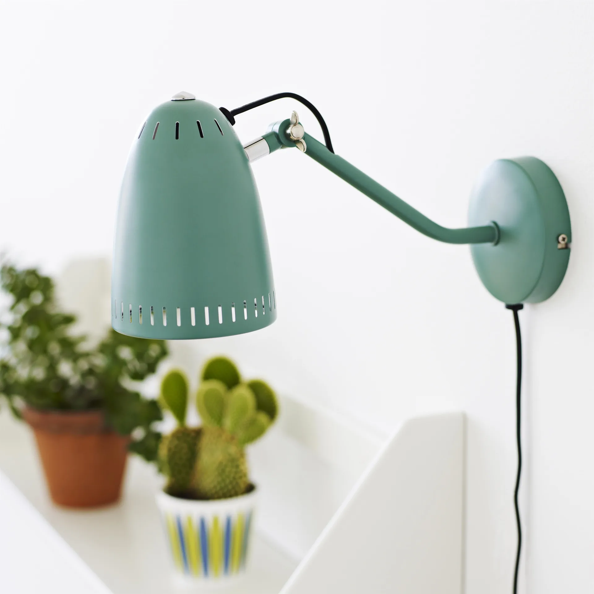 Dynamo vegglampe, matt duck green (grønn) Superliving