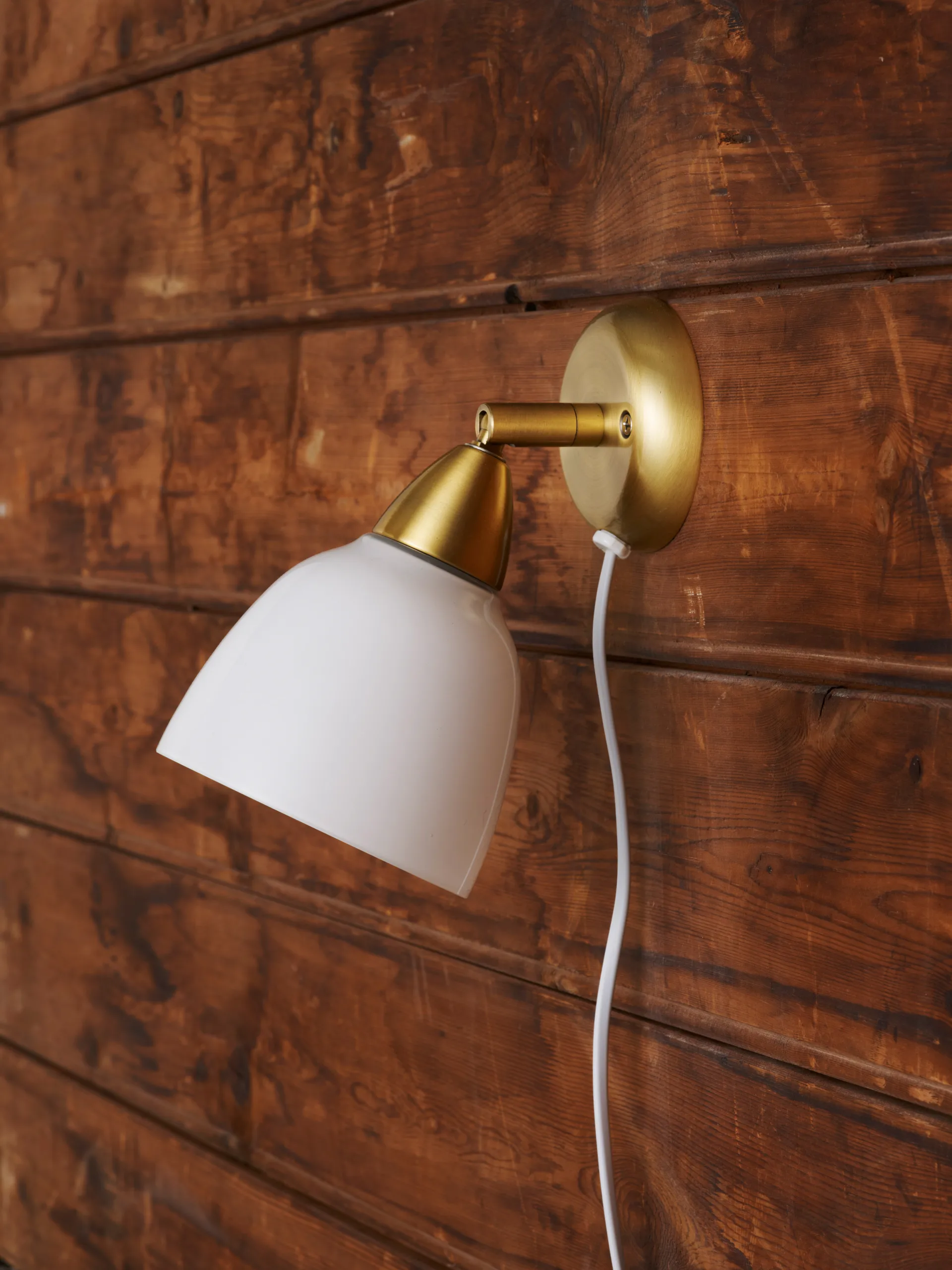 Urban kort vegglampe, Brushed Brass Superliving