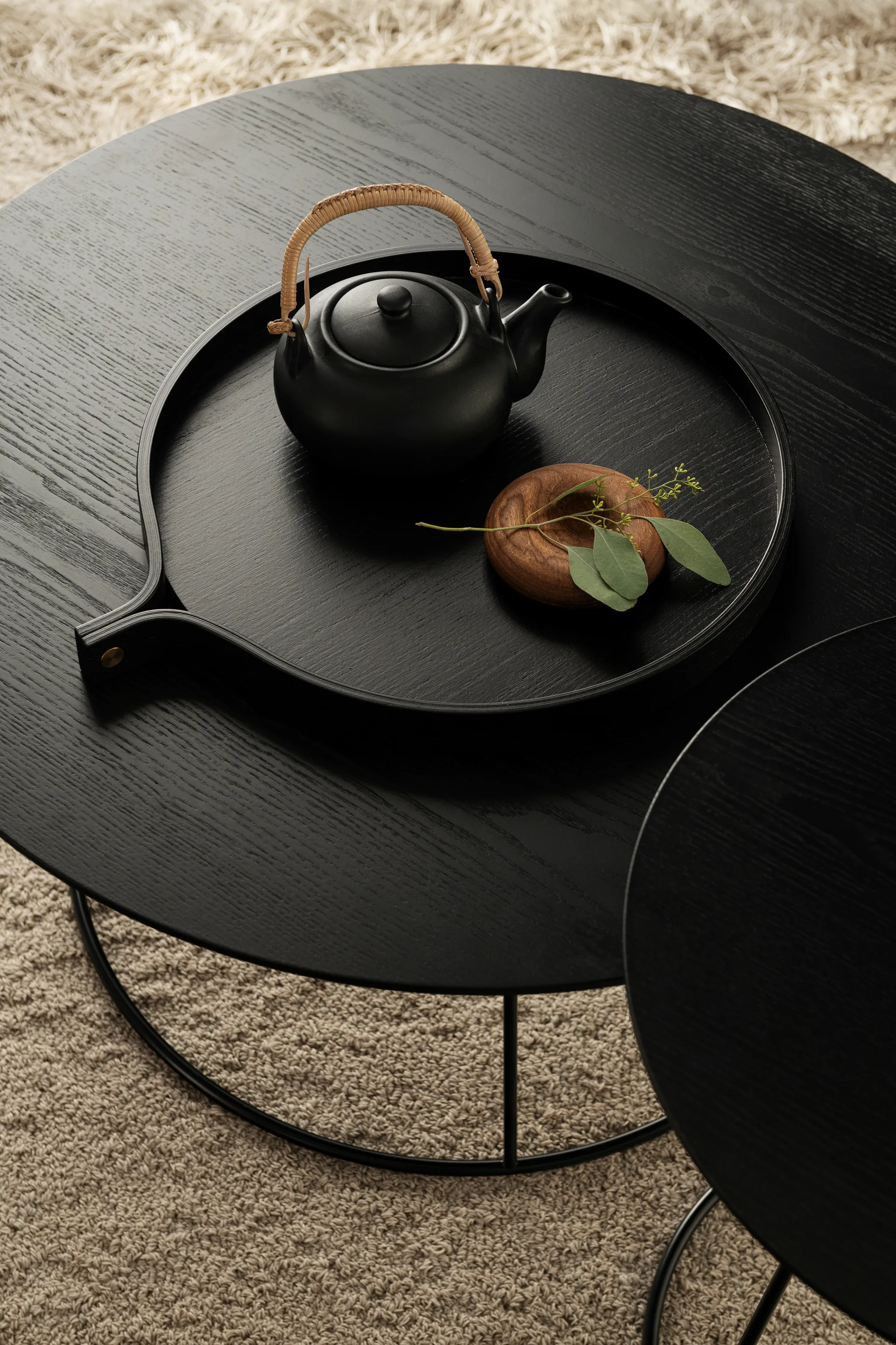 Comma brett Ø 40 cm, Svartbeiset ask Swedese