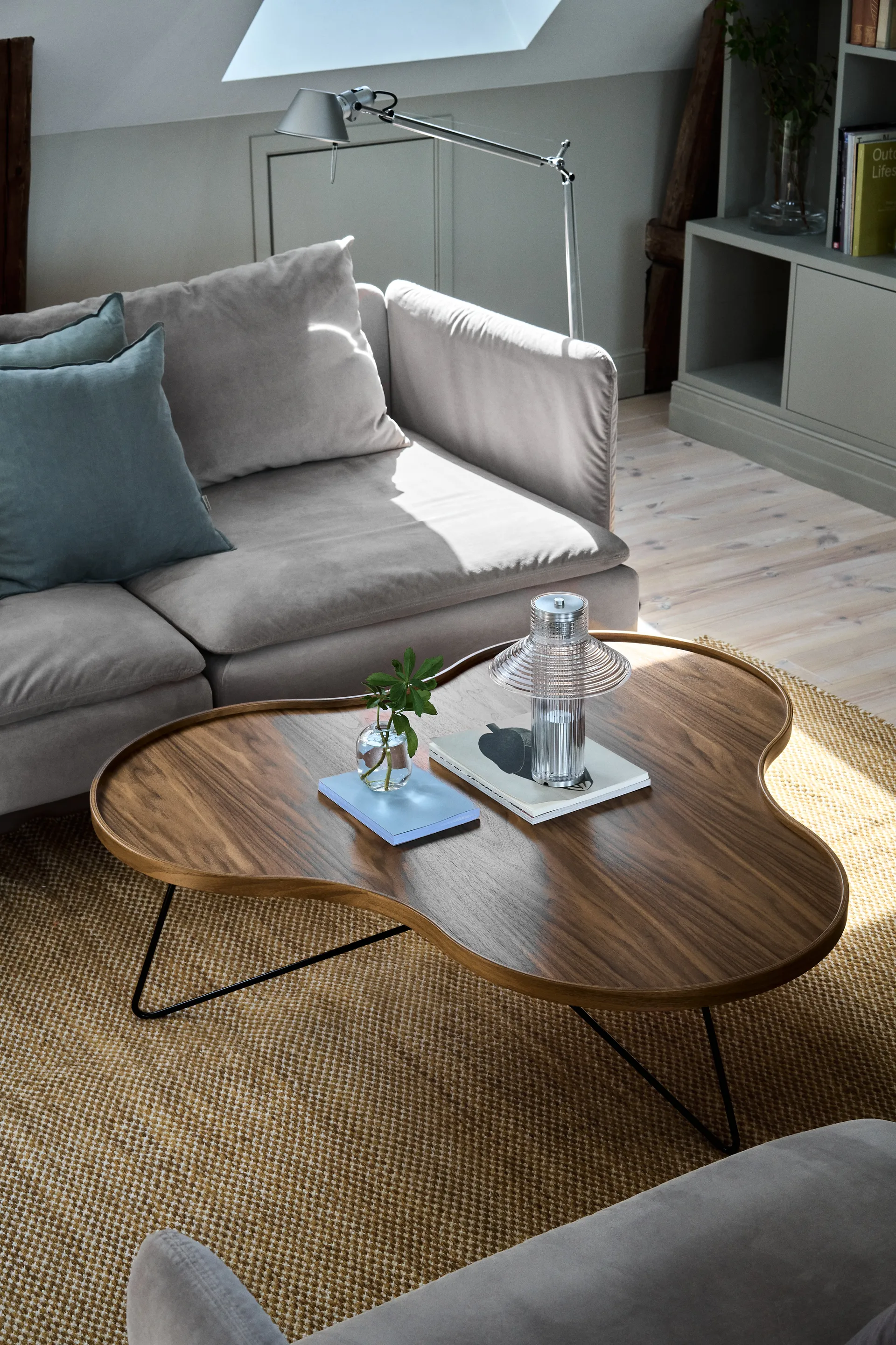 Flower mono bord Special Edition 107x114 cm, H39 cm-lakkert valnøtt-svartlakkert stål Swedese