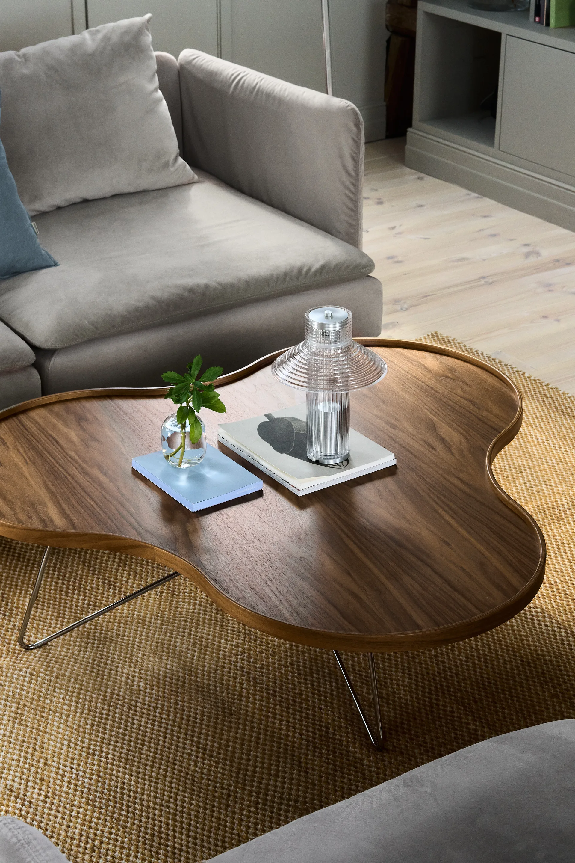 Flower mono bord Special Edition 107x114 cm, H45 cm-lakkert valnøtt-krommet stål Swedese