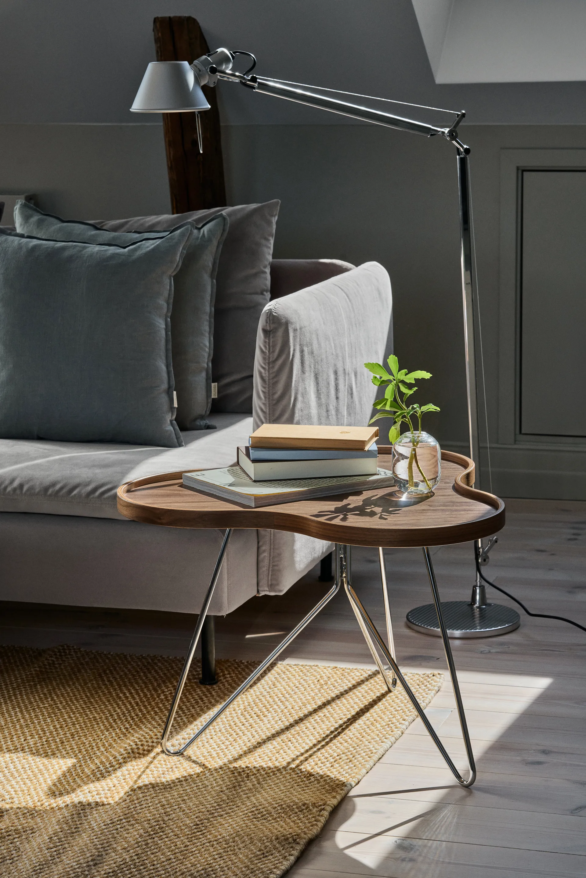 Flower mono bord Special Edition 62x66 cm, H45 cm-lakkert valnøtt-krommet stål Swedese