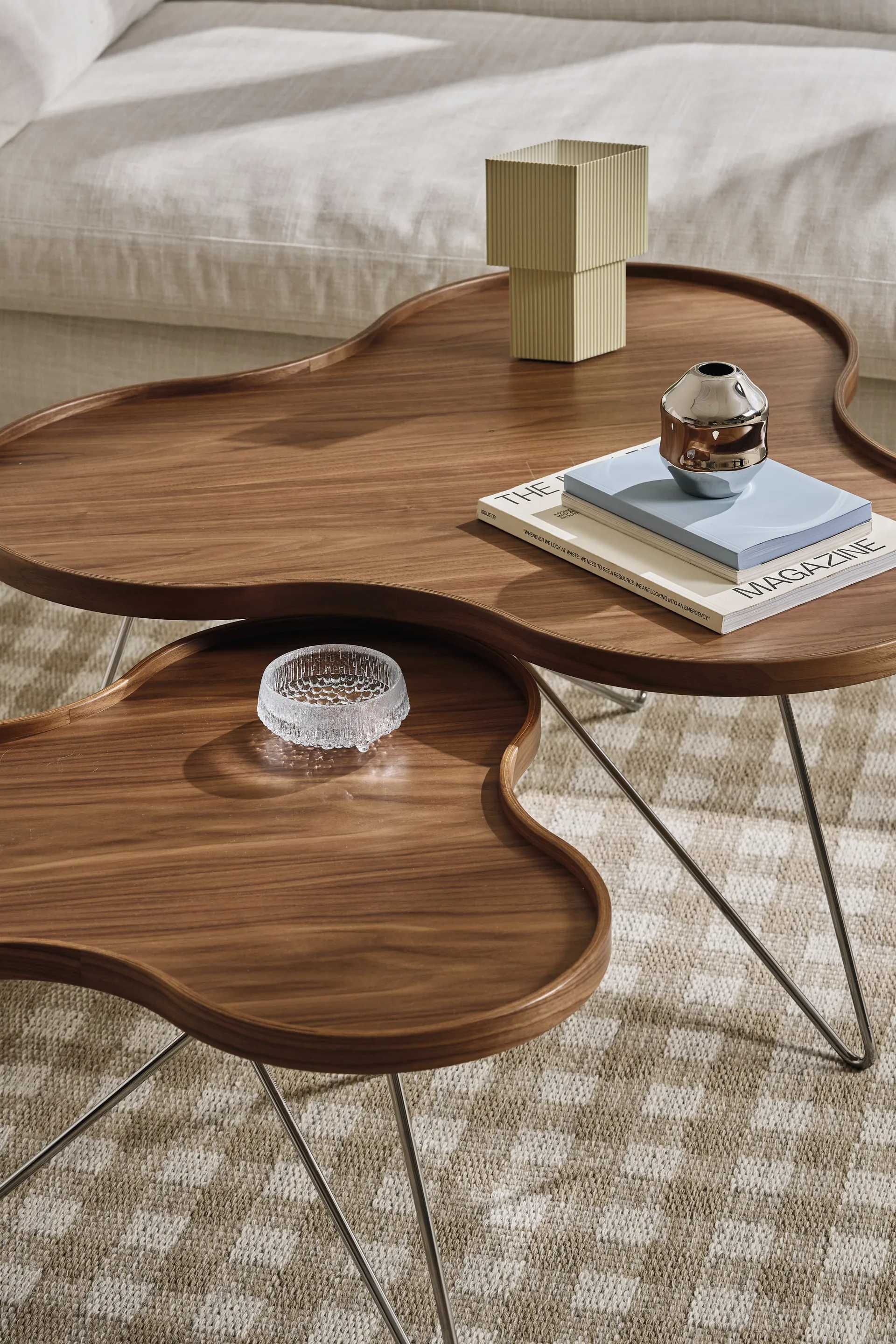 Flower mono bord Special Edition 84x90 cm, H45 cm-lakkert valnøtt-krommet stål Swedese