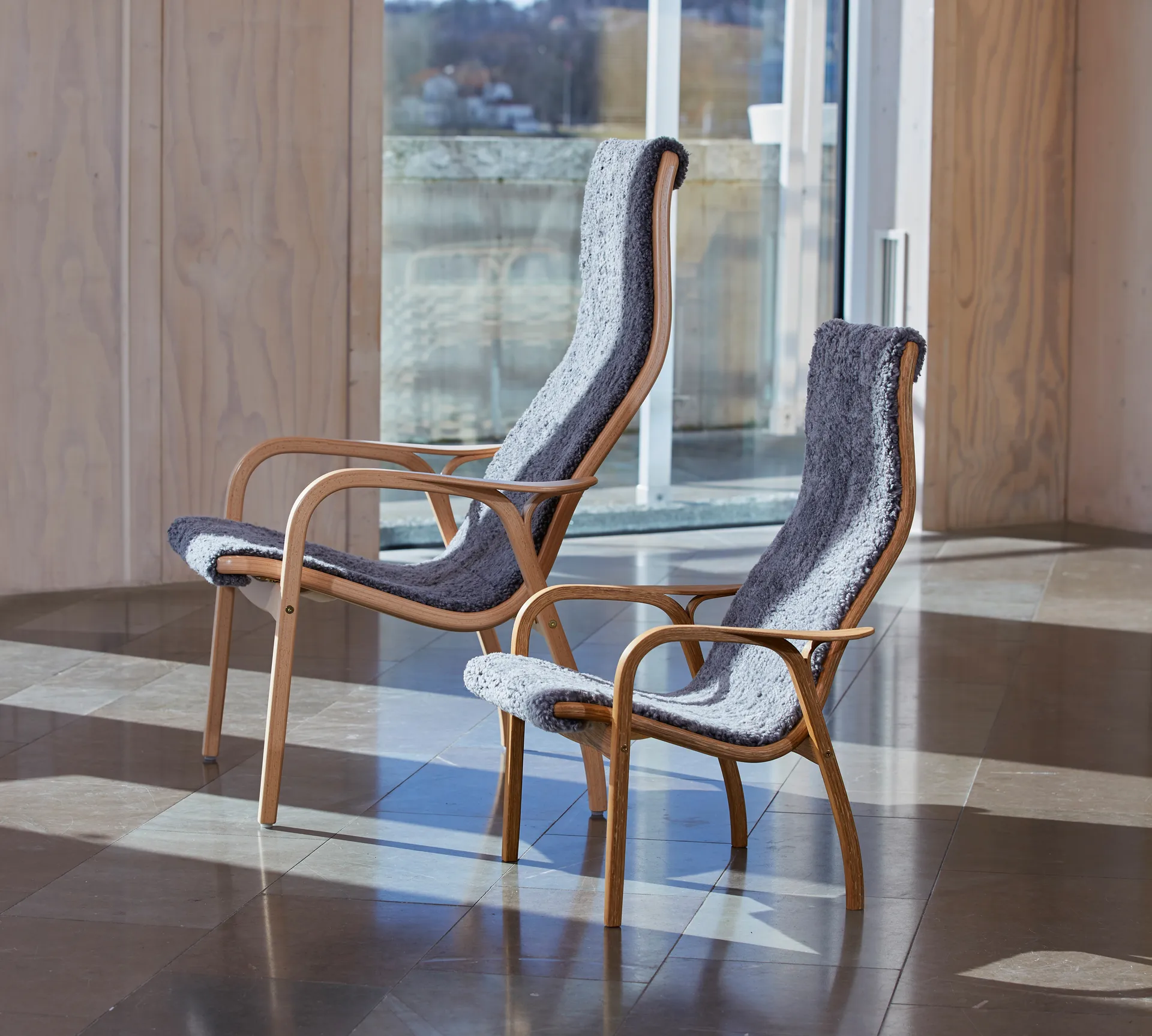 Lamini barnelenestol lakkert bøk/saueskinn, Scandinavian Grey (grå) Swedese