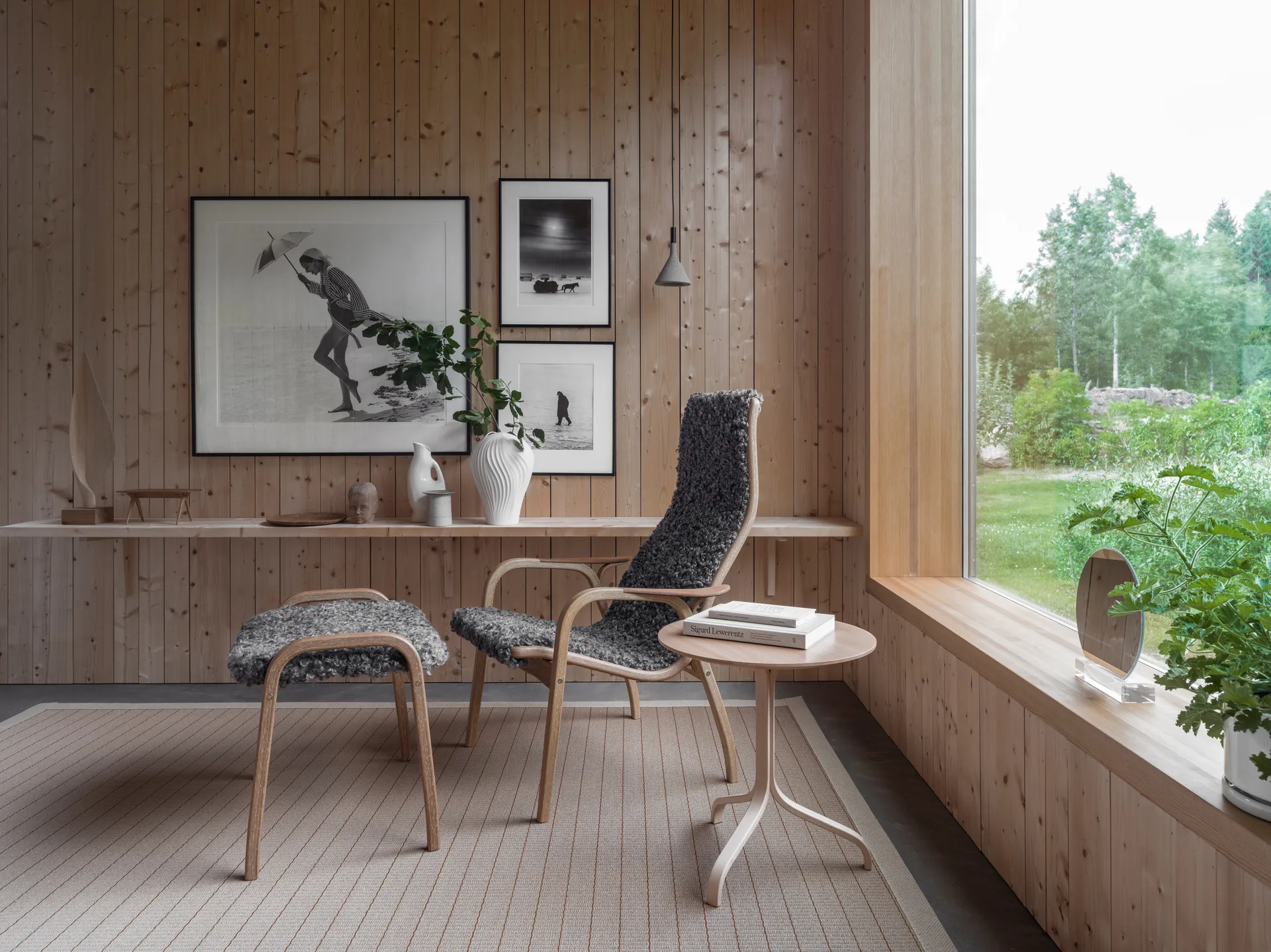 Lamino lenestol lakkert bøk/saueskinn, Charcoal (mørk grå) Swedese