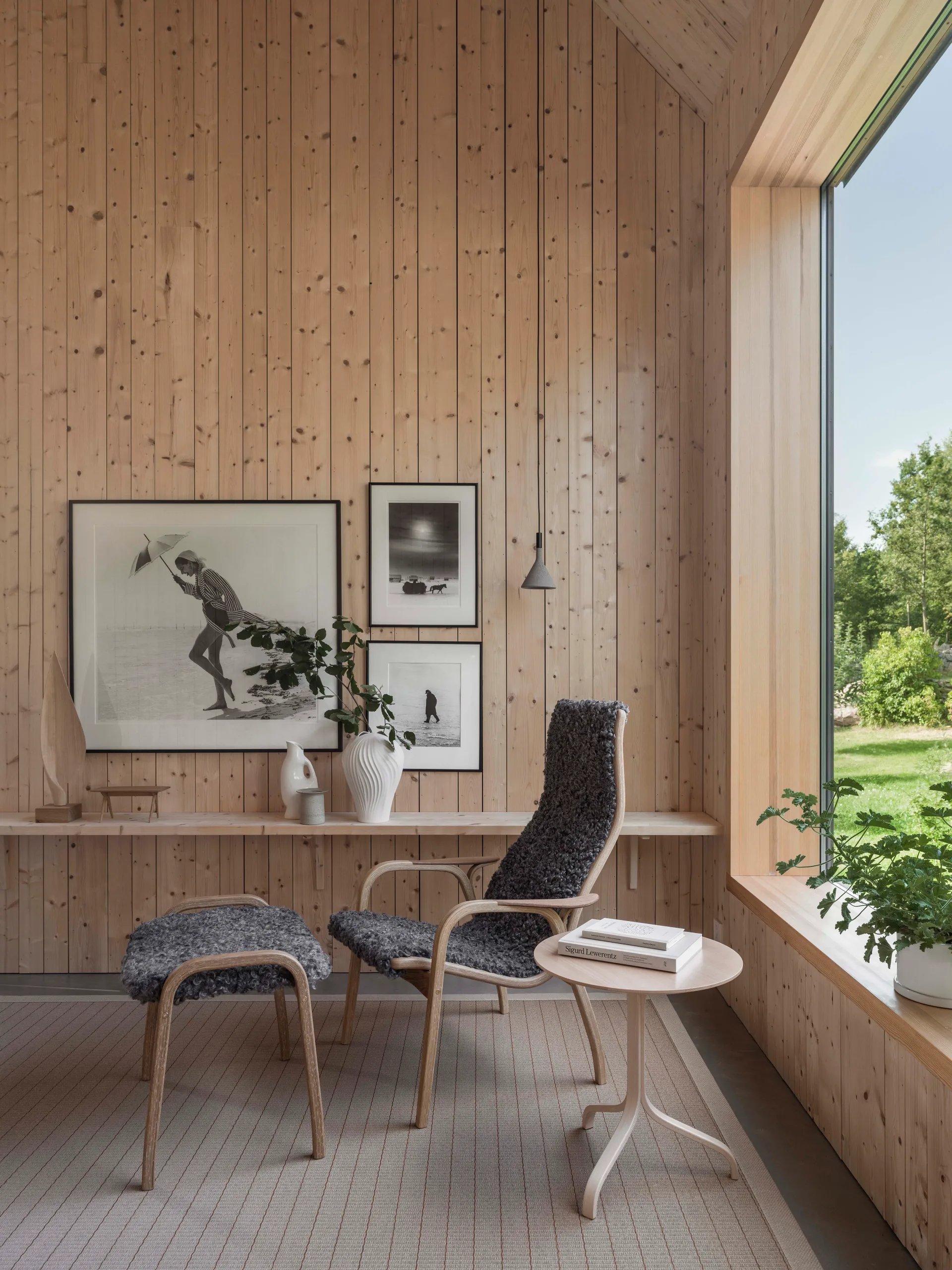 Lamino lenestol og fotskammel oljet eik/saueskinn, Scandinavian Grey (grå) Swedese