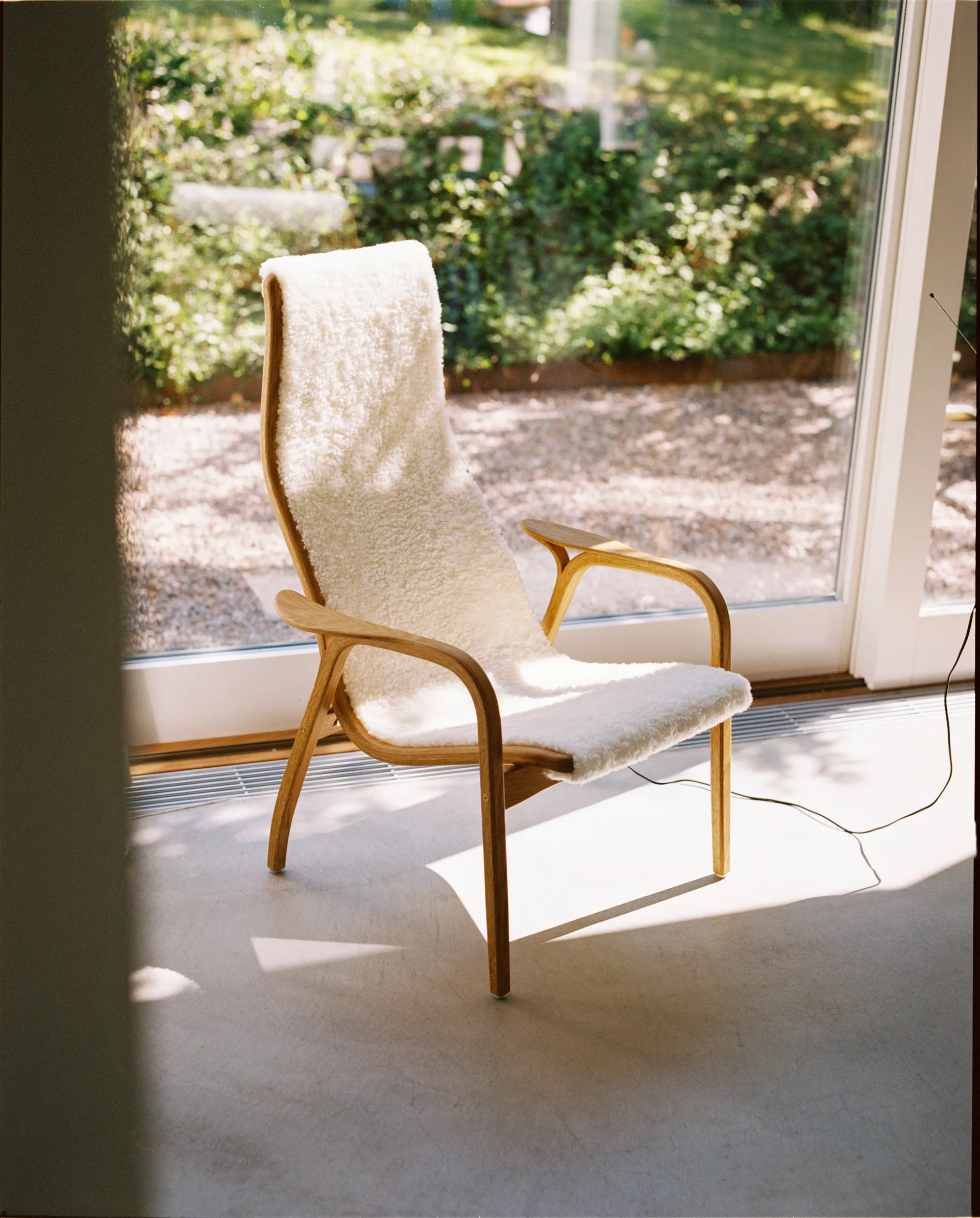 Lamino lenestol oljet eik/saueskinn, Offwhite (hvit) Swedese