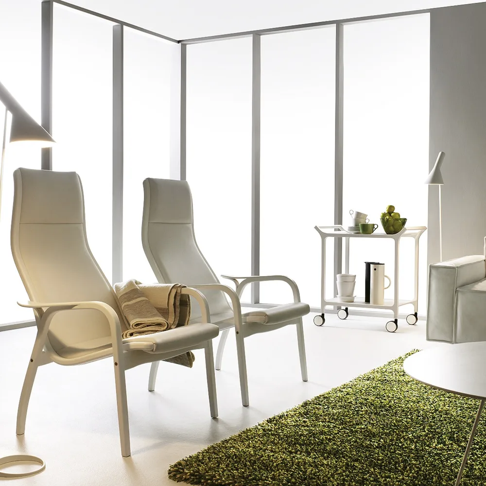 Lamino lenestol, saueskinn sahara, lakkert valnøtt Swedese