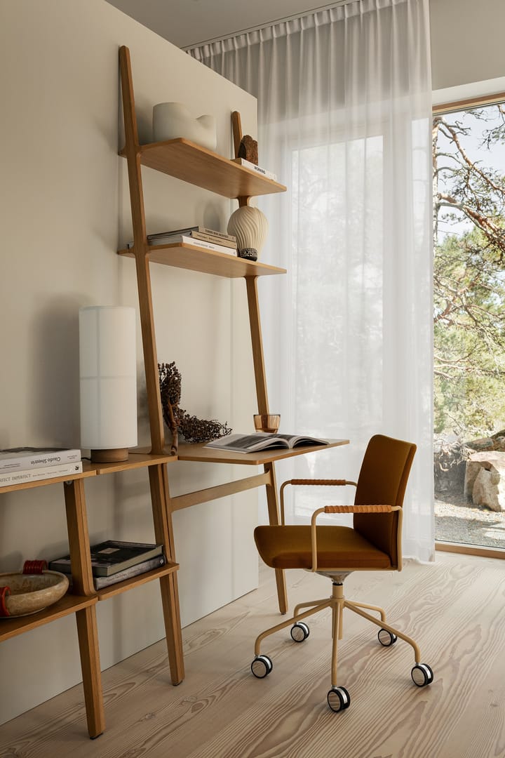 Libri skrivebord, Lakkert eik Swedese