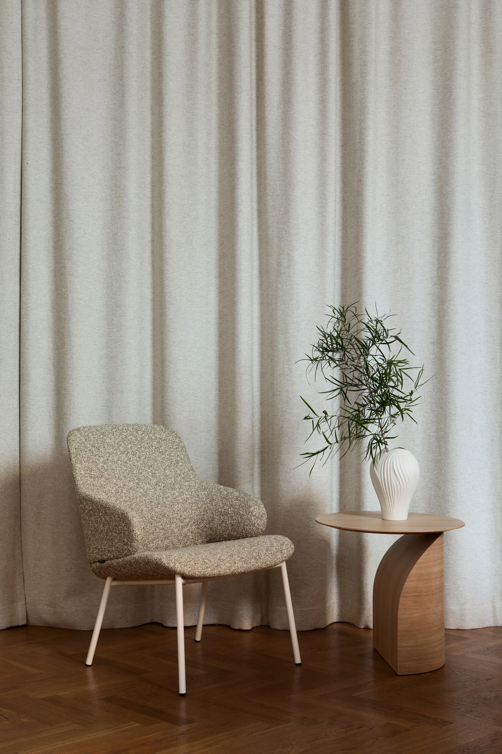 Savoa bord H 45 cm, Oljet eik Swedese