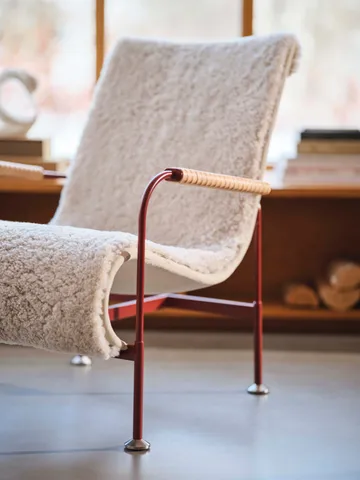 Serpentine lenestol - Saueskinn Moonlight-krom-Tärnsjö Cognac - Swedese