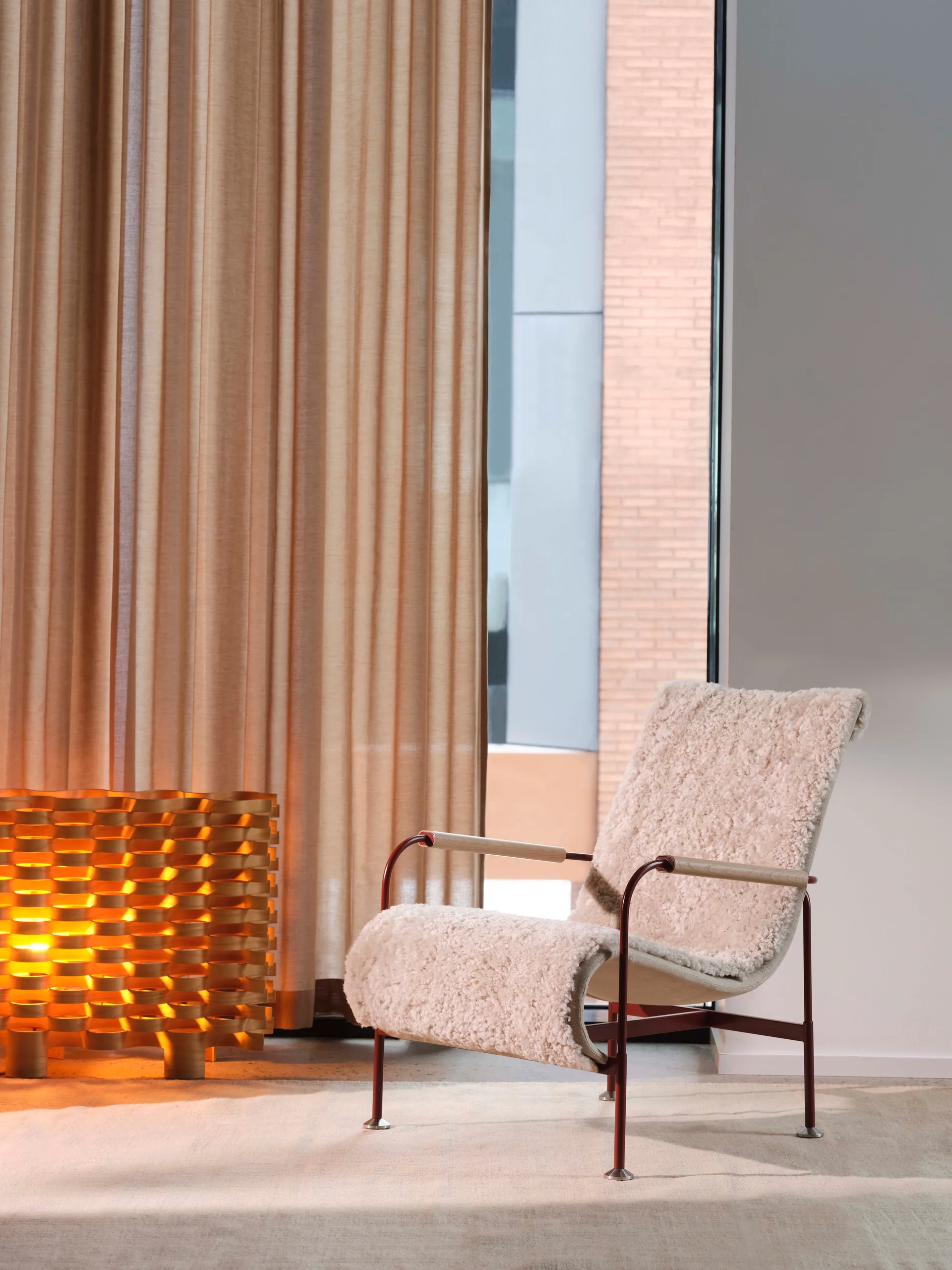 Serpentine lenestol, Saueskinn Moonlight-mørkebrun-tärnsjö Tobacco Swedese