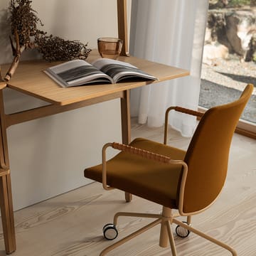 Stella kontorstol, kan heves/senkes ved å vippe den - skinn elmosoft 99999 sort, kromstativ, svikt i ryggen - Swedese