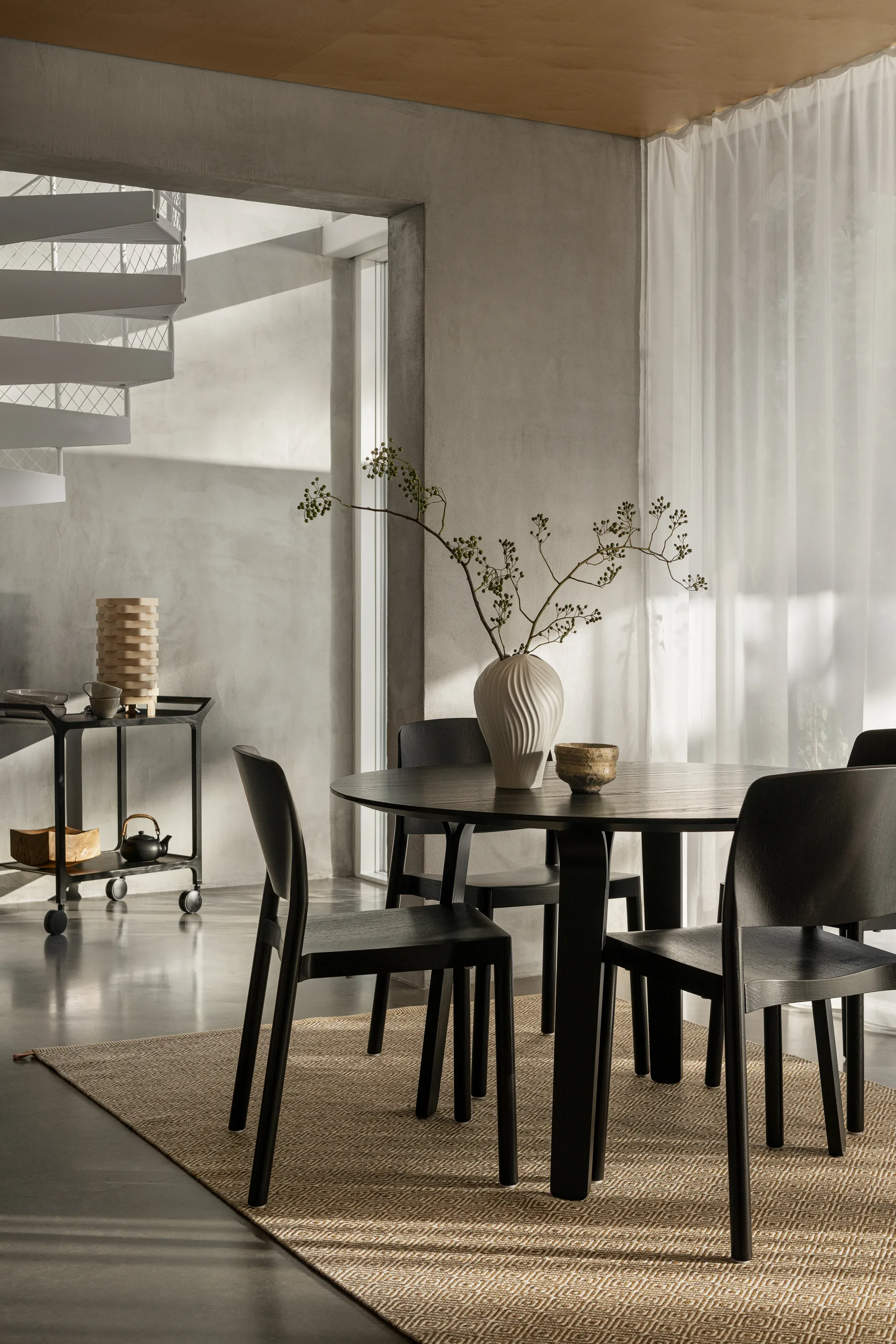 Teatime serveringsvogn, Svartlasert ask Swedese