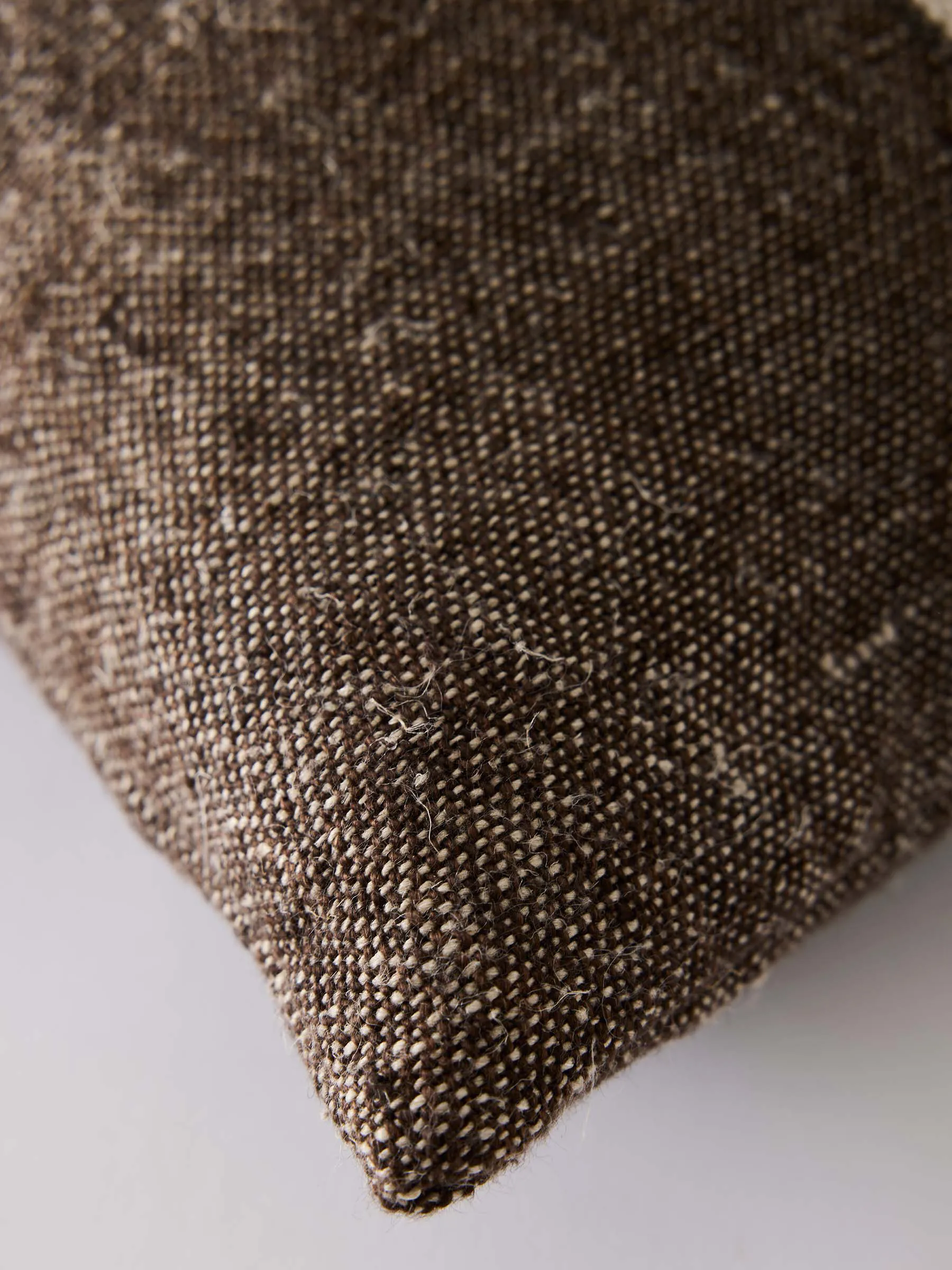 Adrian putetrekk 40 x 60 cm, Brown Tell Me More