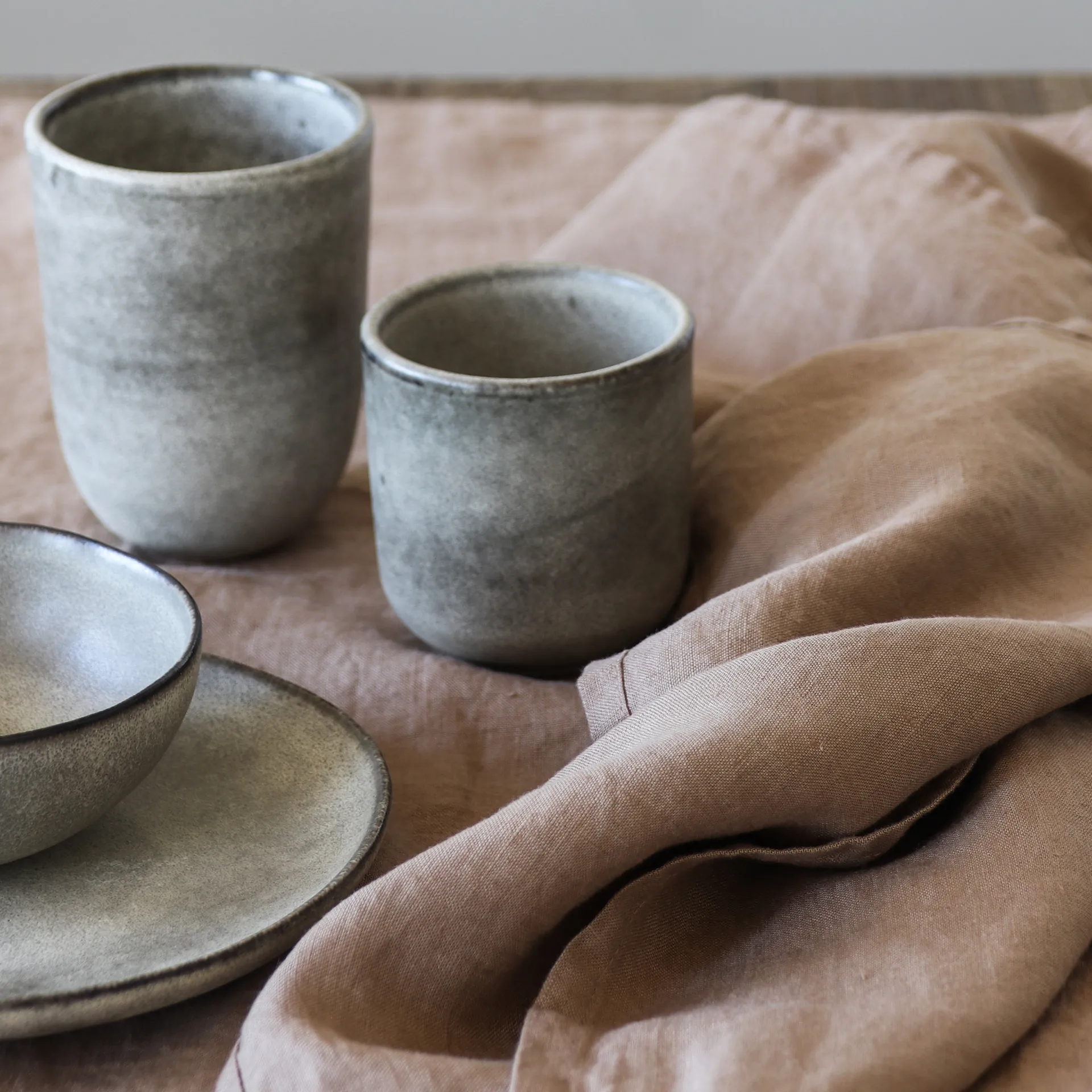 Bon kopp large, Stengods Tell Me More