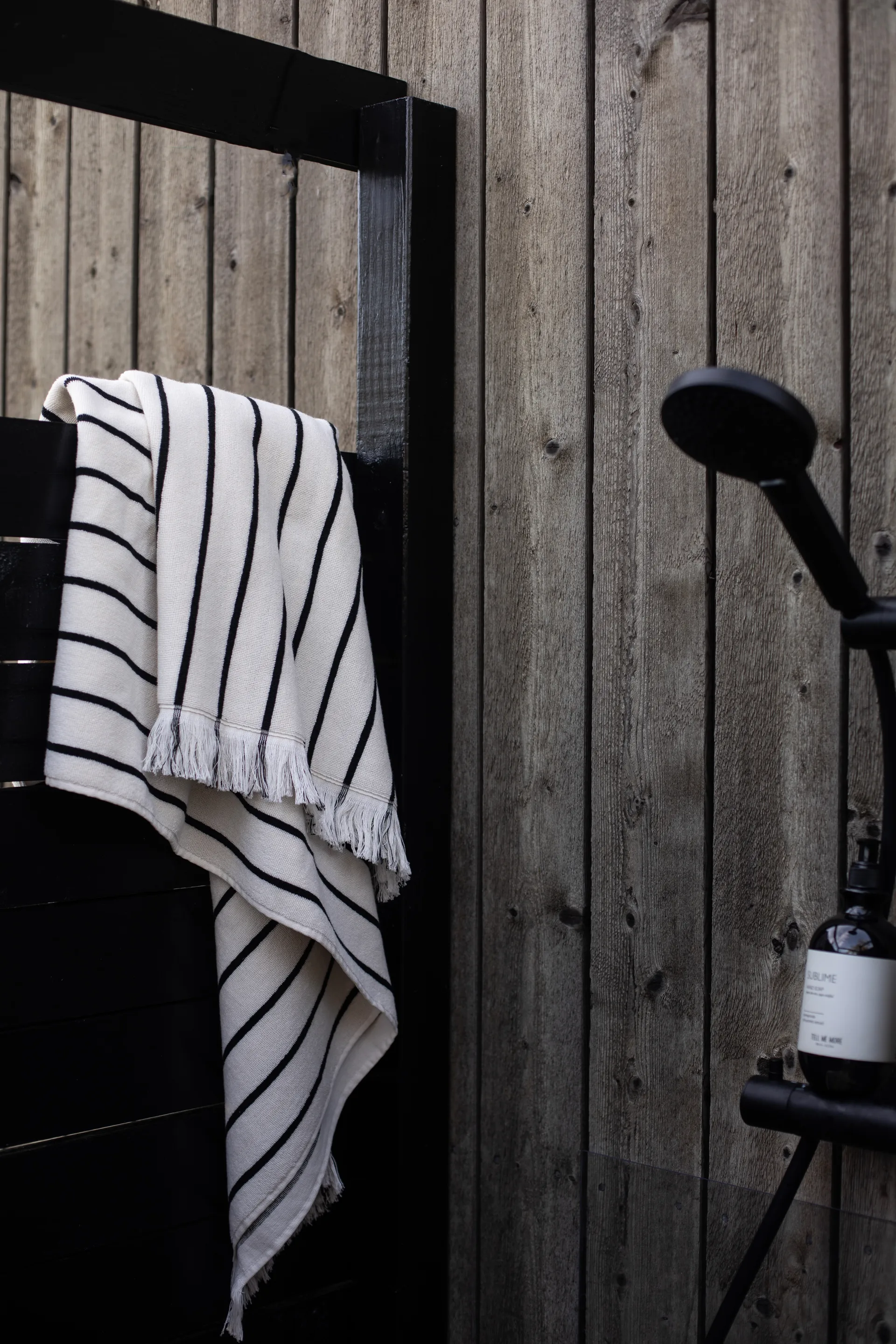 Bonnie badehåndkle 70x140 cm, Svart Tell Me More