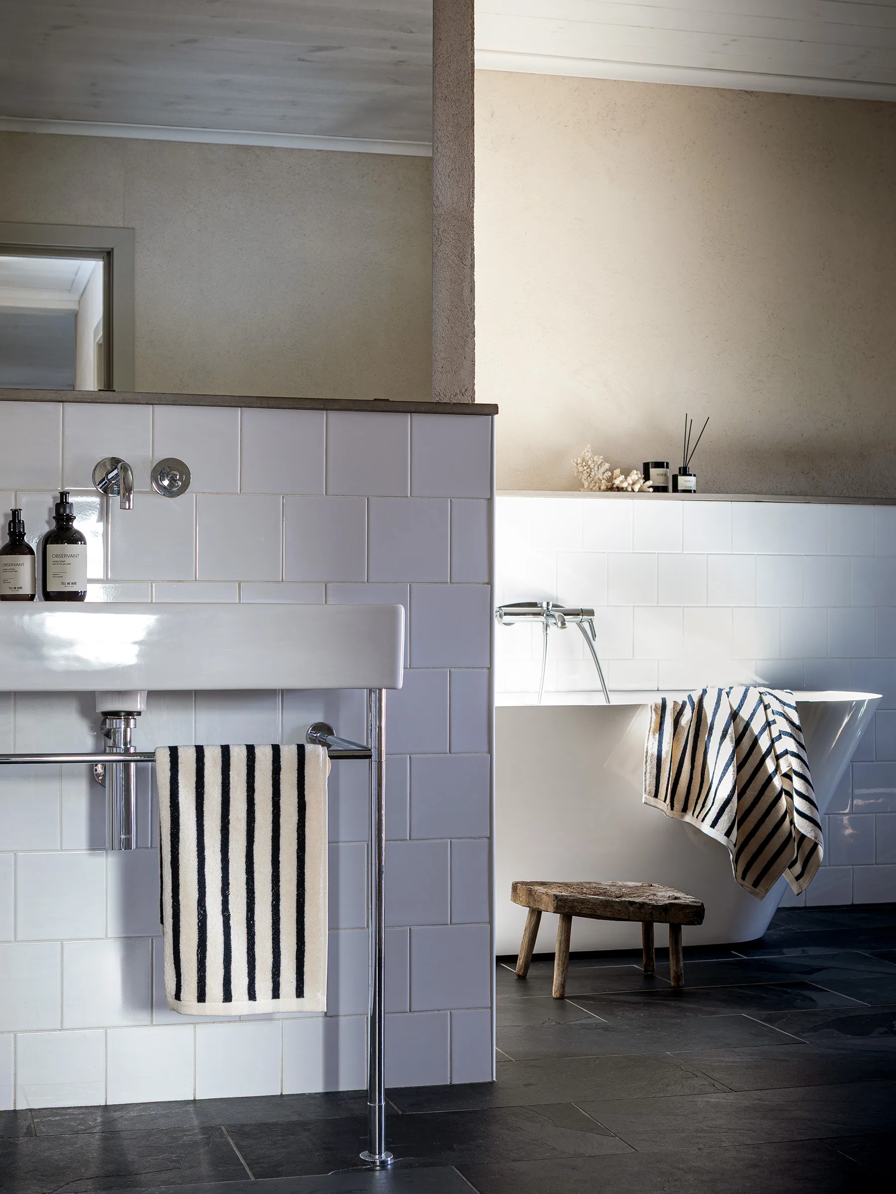 Bonnie badehåndkle 70x140 cm, Svart Tell Me More