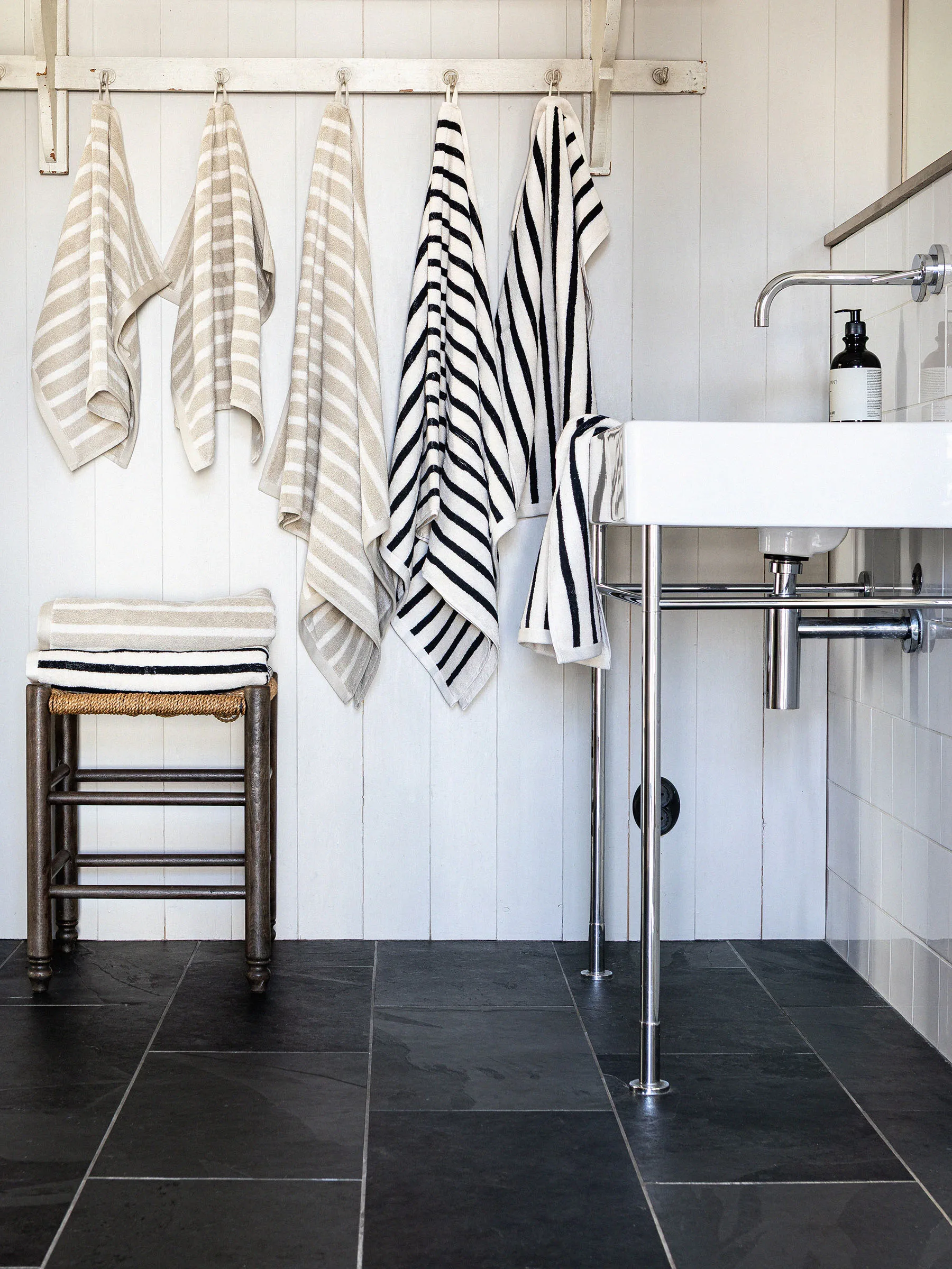 Bonnie badehåndkle 70x140 cm, Svart Tell Me More