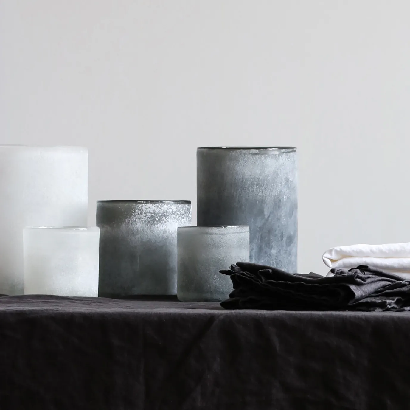 Frost telysglass M, Grå Tell Me More