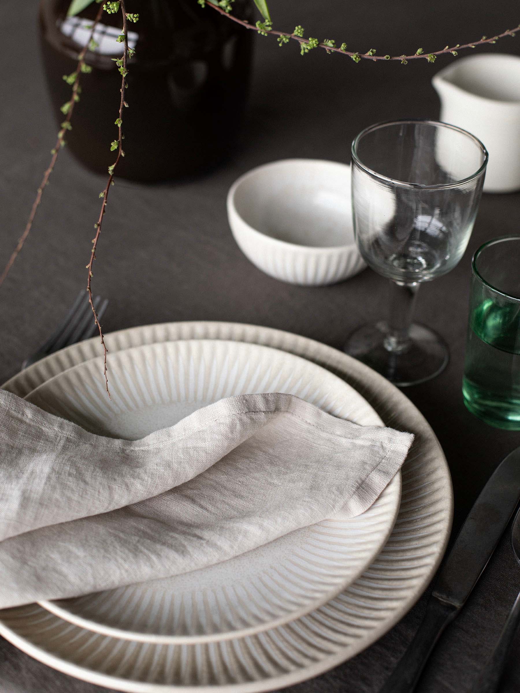 Granada tallerken Ø26,5 cm, Cremevit-beige Tell Me More