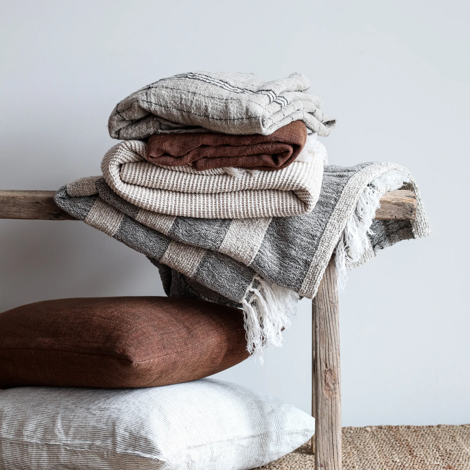 Mauro pledd 130x170 cm, Grå-hvit Tell Me More