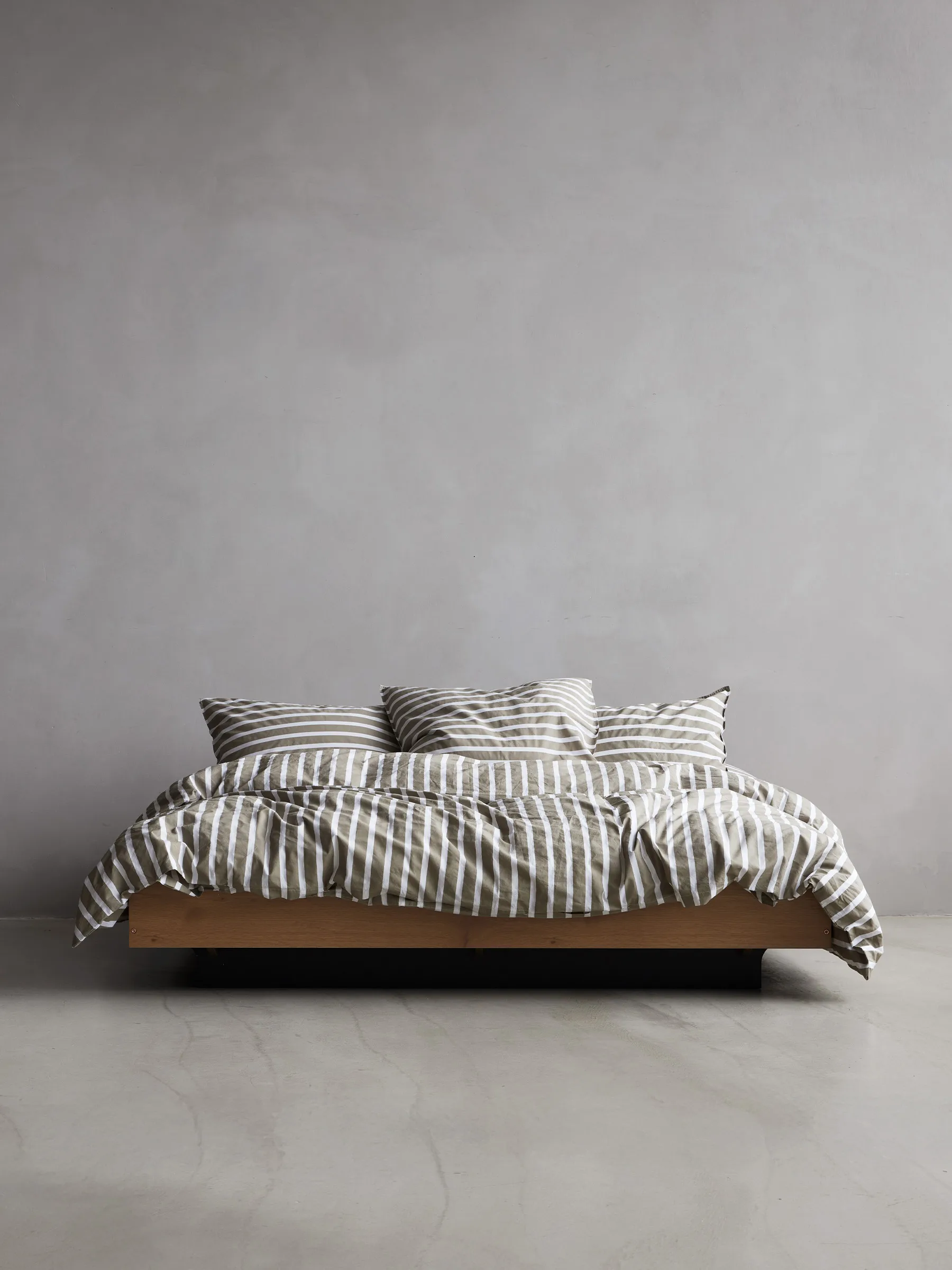 Tell Me More stripete putetrekk bomull, Olive, 50x90 cm Tell Me More