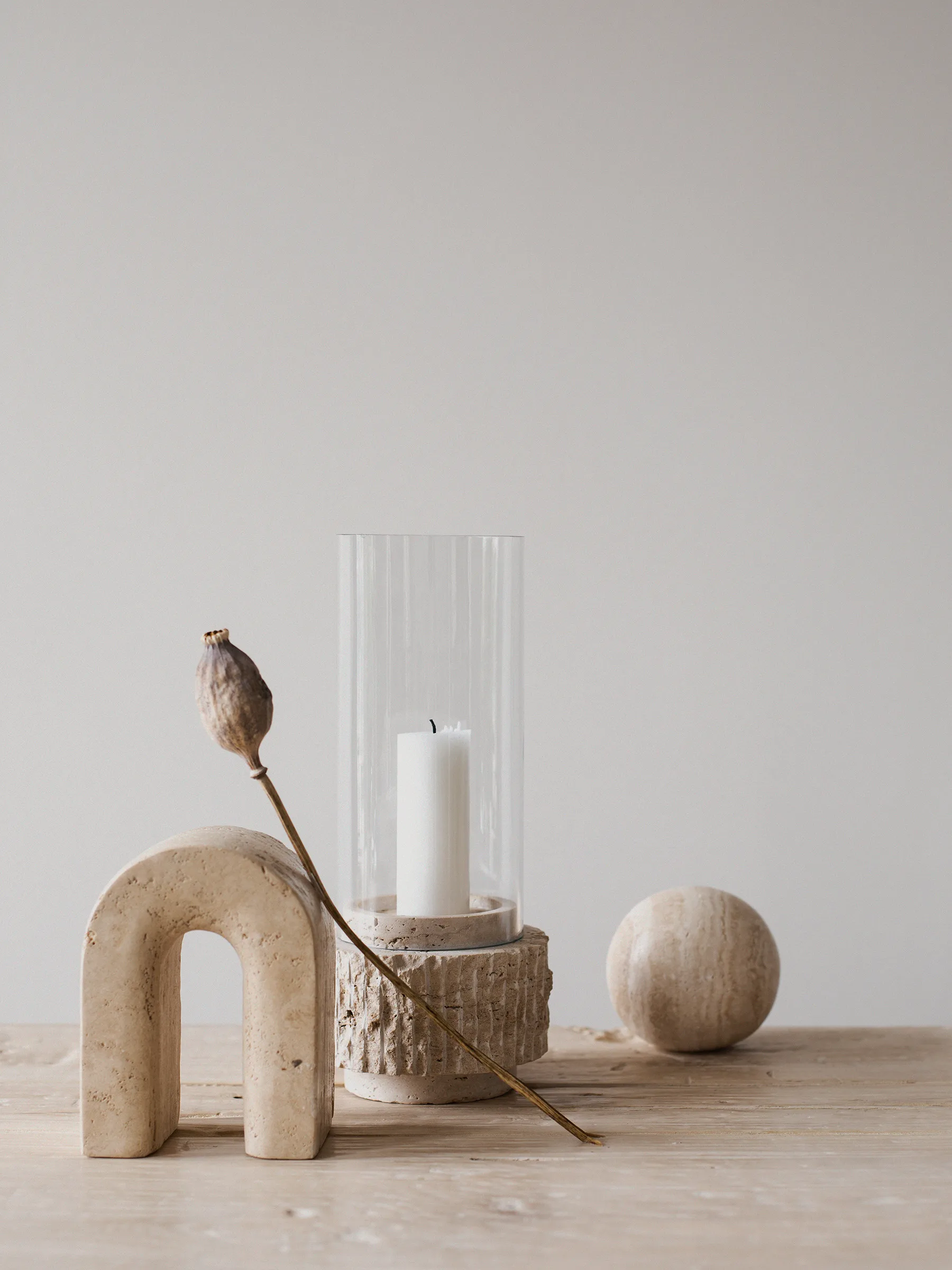 Travertine bokstøtte, 15 cm Tell Me More