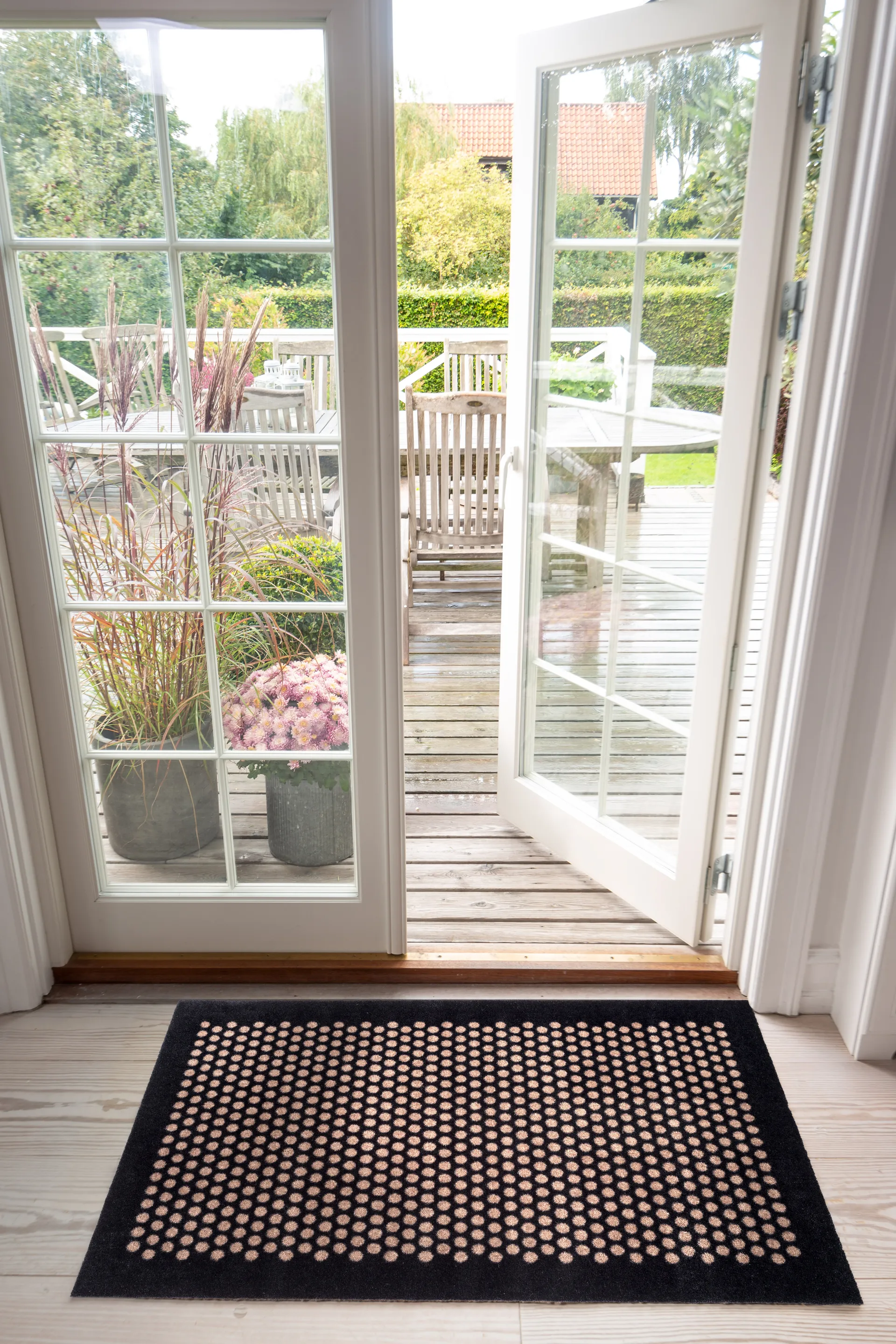 Dots entréteppe, Black-sand, 67 x 120 cm tica copenhagen