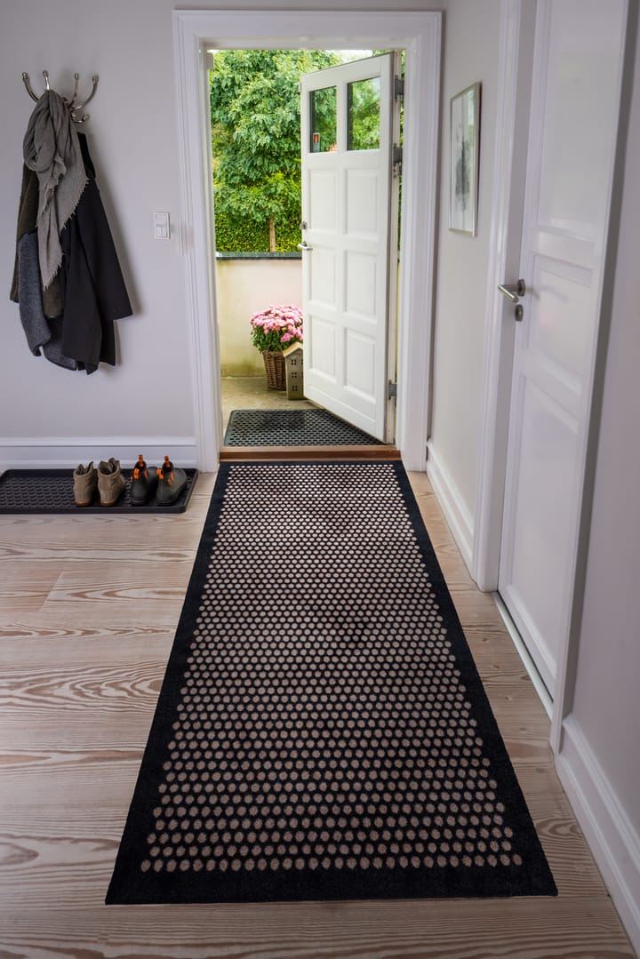 Dots entréteppe, Black-sand, 90 x 200 cm tica copenhagen