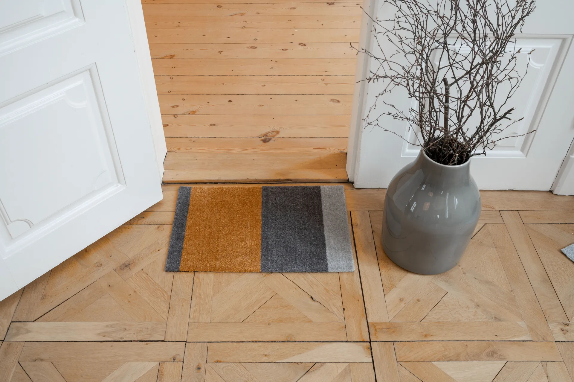 Stripes dørmatte horisontal, Grey-grey-dijon, 40 x 60 cm tica copenhagen