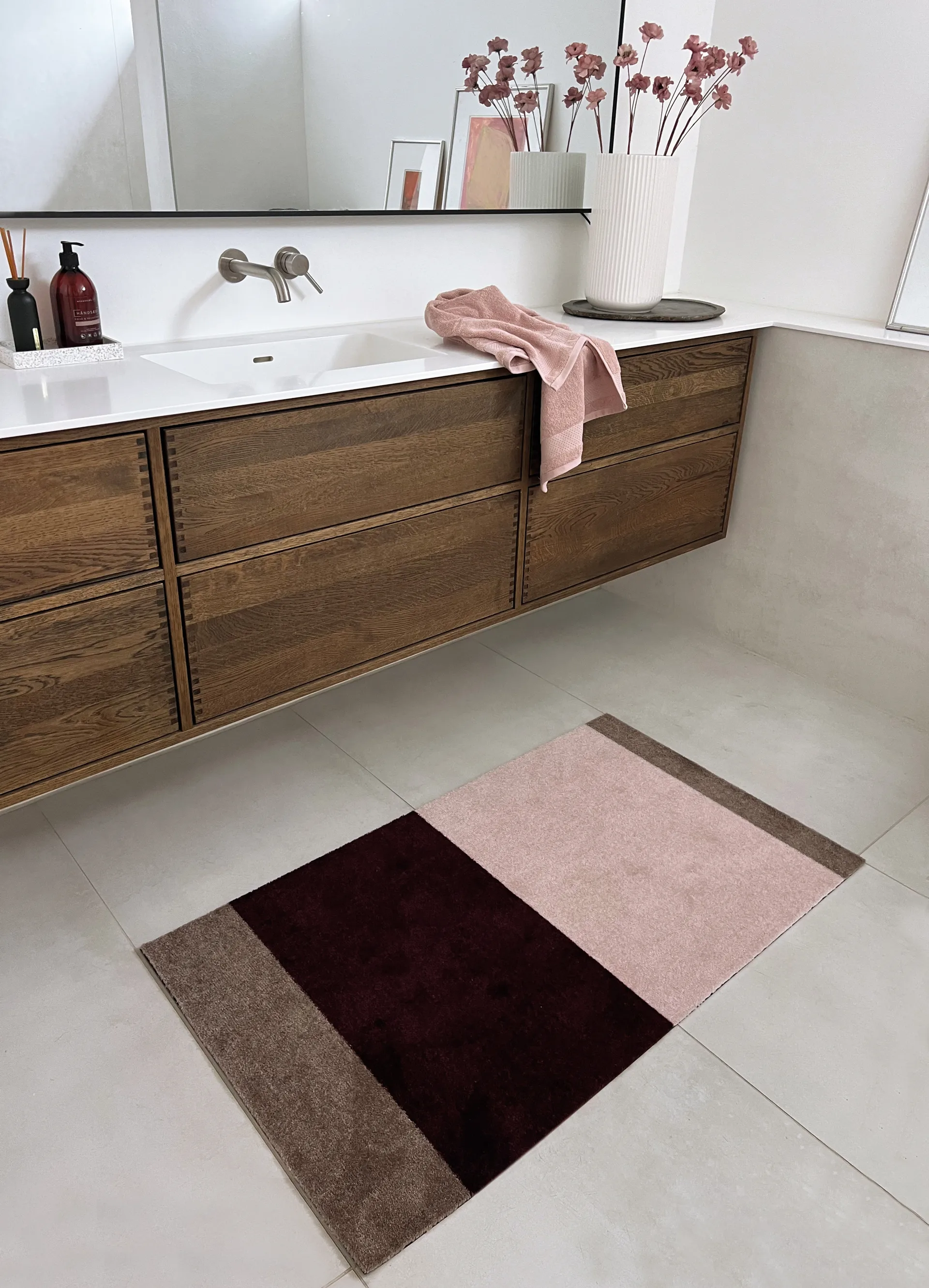 Stripes entréteppe horisontal, Bordeaux-rose-sand, 67x120 cm tica copenhagen