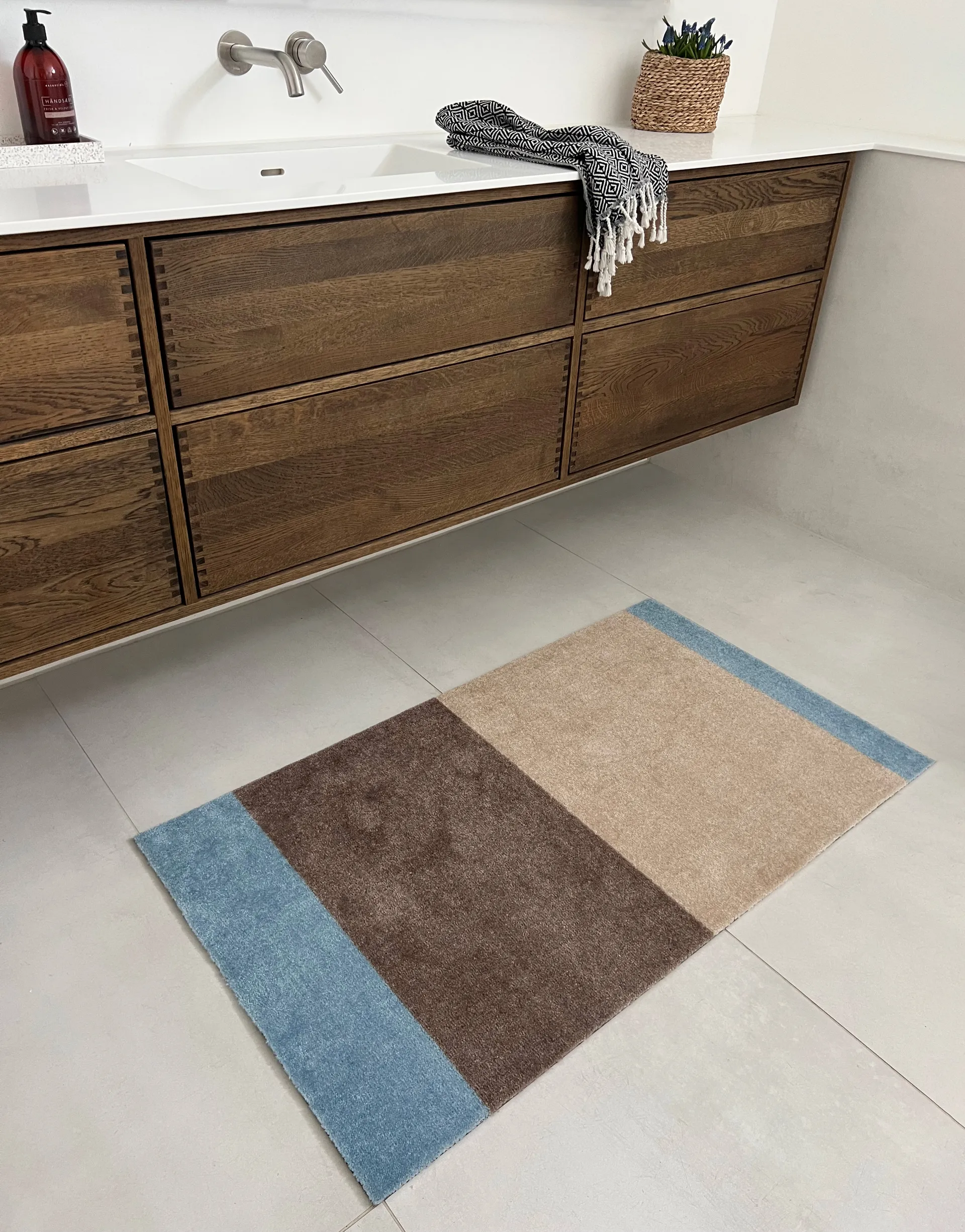 Stripes entréteppe horisontal, Ivory-sand-blue, 67x120 cm tica copenhagen