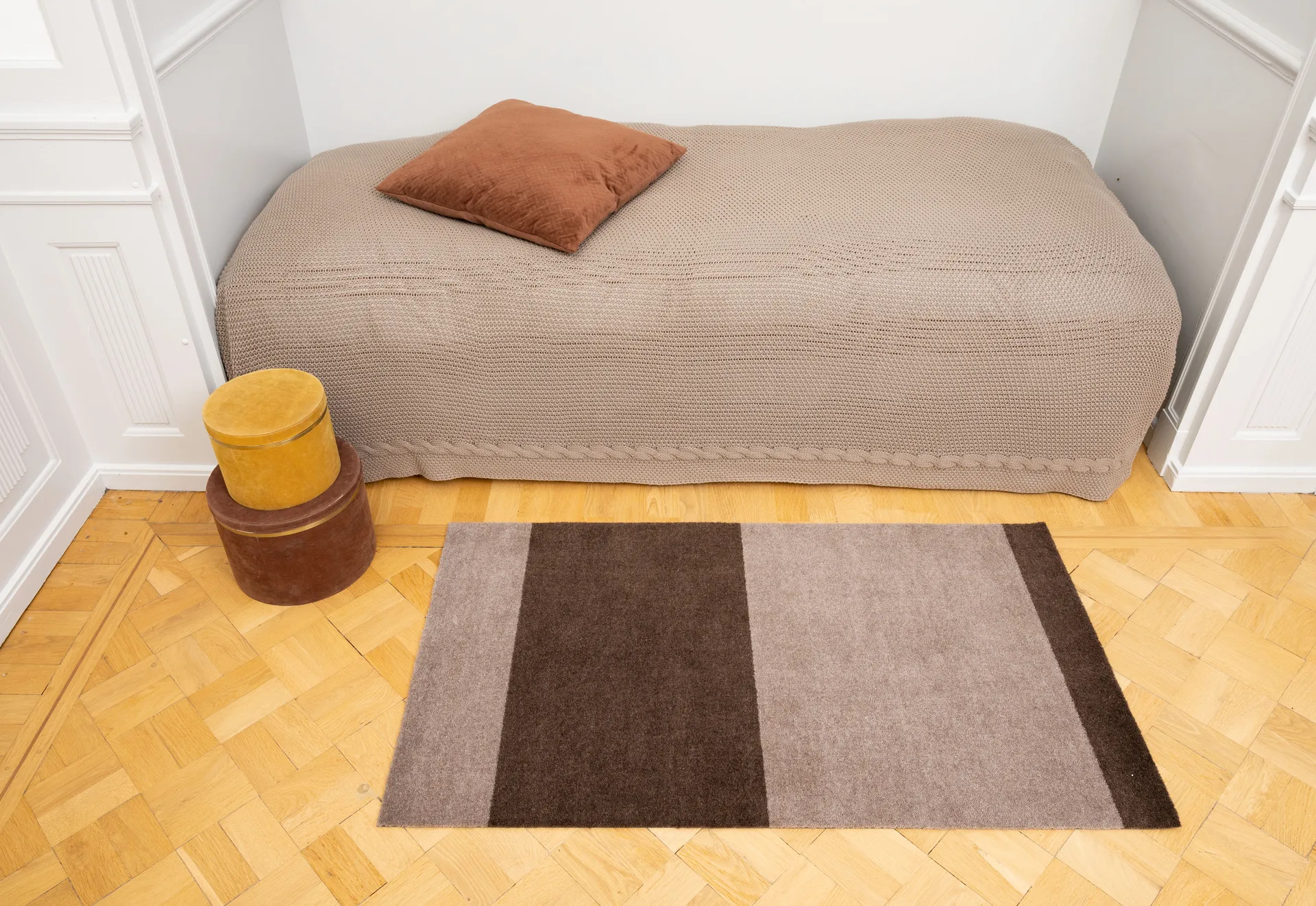 Stripes entréteppe horisontal, Sand-brown, 67 x 120 cm tica copenhagen