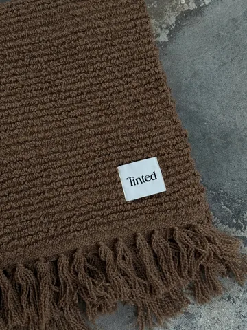 Janzen bouclé-pledd - Solid natural brown, 130x170 cm - Tinted