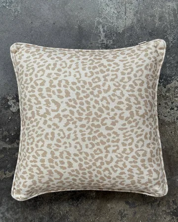 Norell pyntepute - Leopard beige-off white, 50x50 cm - Tinted
