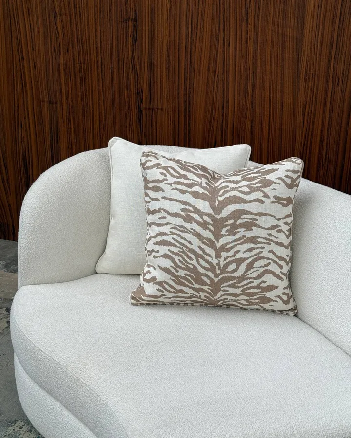 Norell pyntepute - Tiger beige-off white, 50x50 cm - Tinted