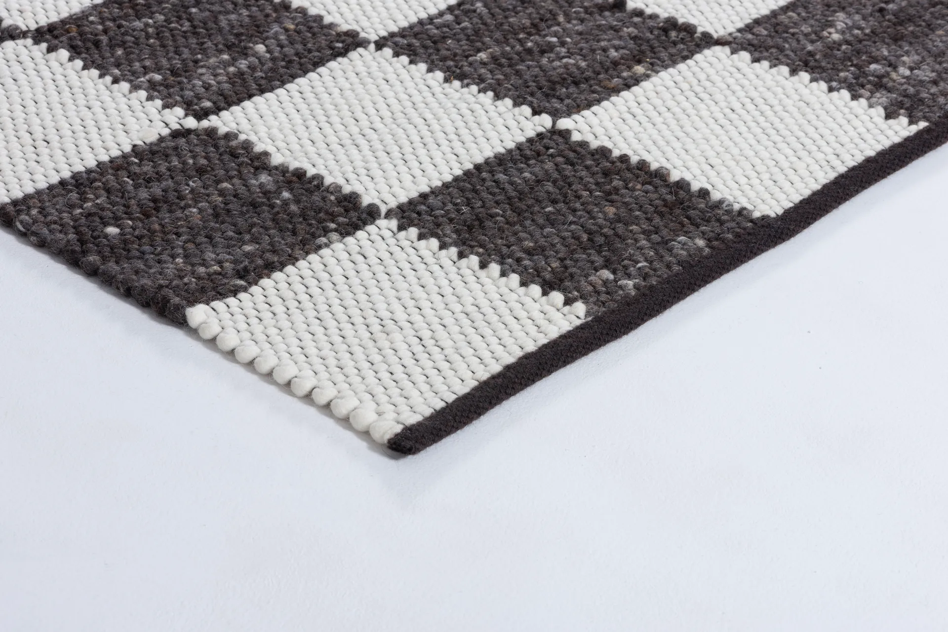 Gotland Design teppe Special Edition, Anthracite-white nr. 2428, 200x200 cm Tisca